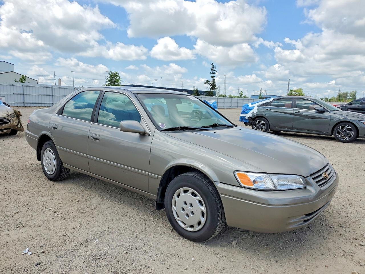 1997 Toyota Camry Tan vin: 4T1BG22KXVU164138