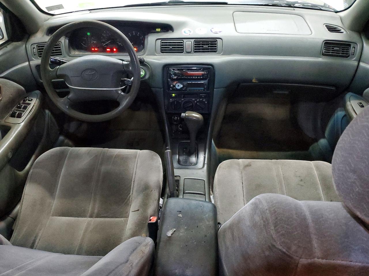 1998 Toyota Camry Le White vin: 4T1BG22KXWU221925