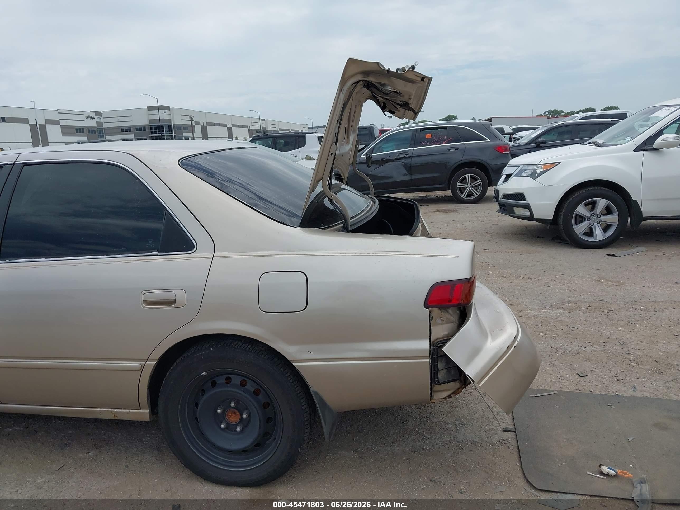 1998 Toyota Camry Le Brown vin: 4T1BG22KXWU262586