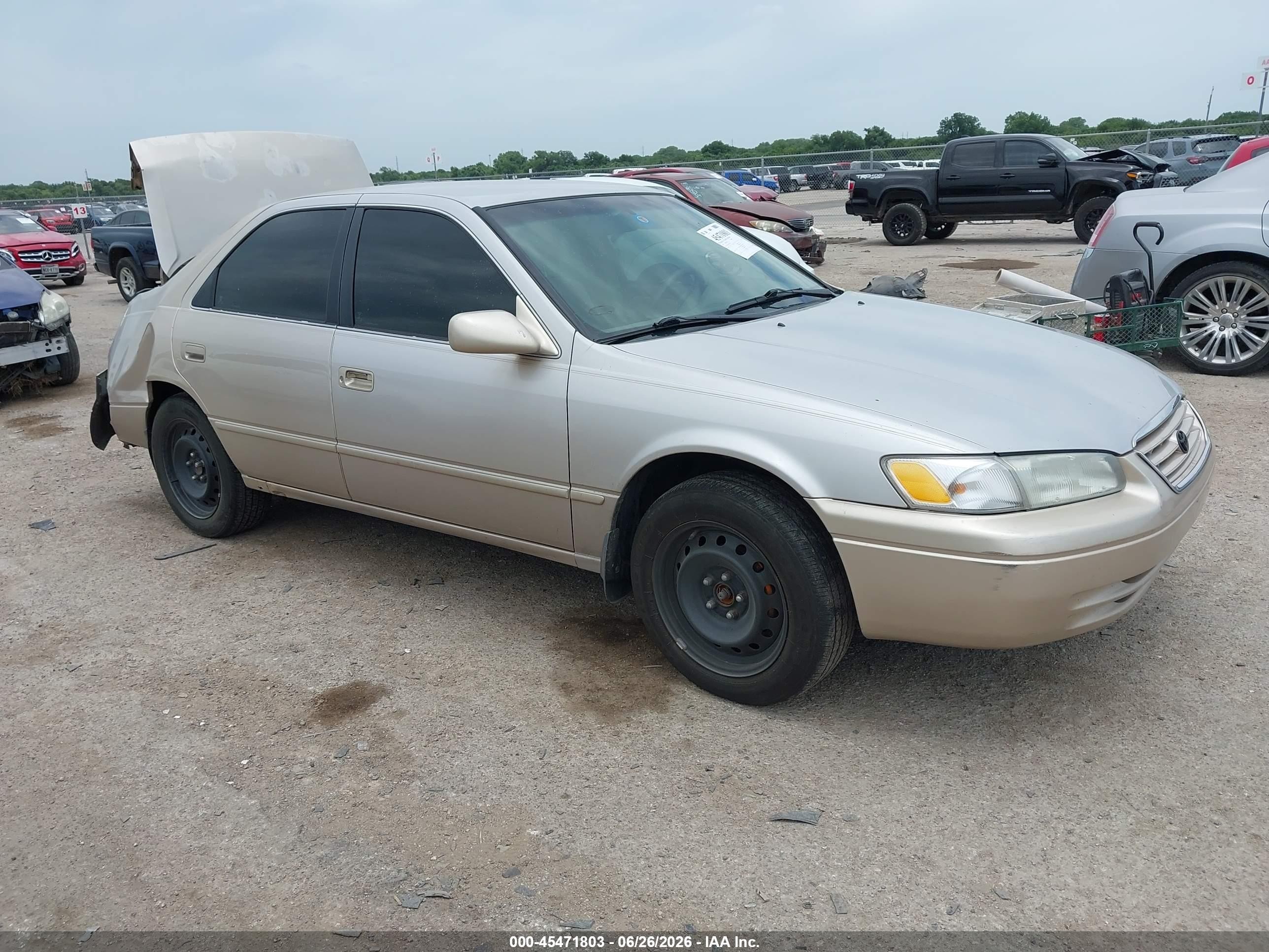 1998 Toyota Camry Le Brown vin: 4T1BG22KXWU262586