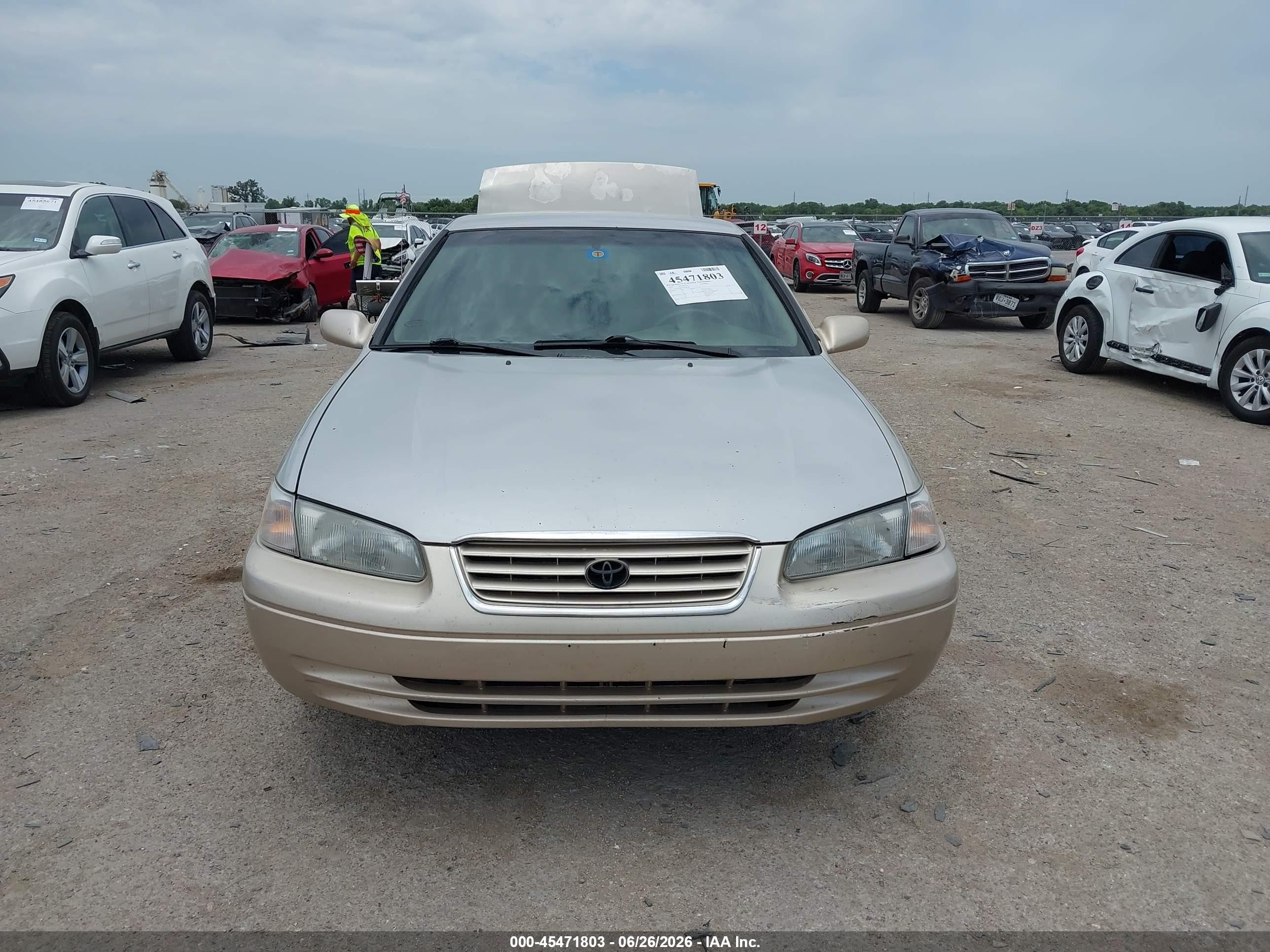 1998 Toyota Camry Le Brown vin: 4T1BG22KXWU262586