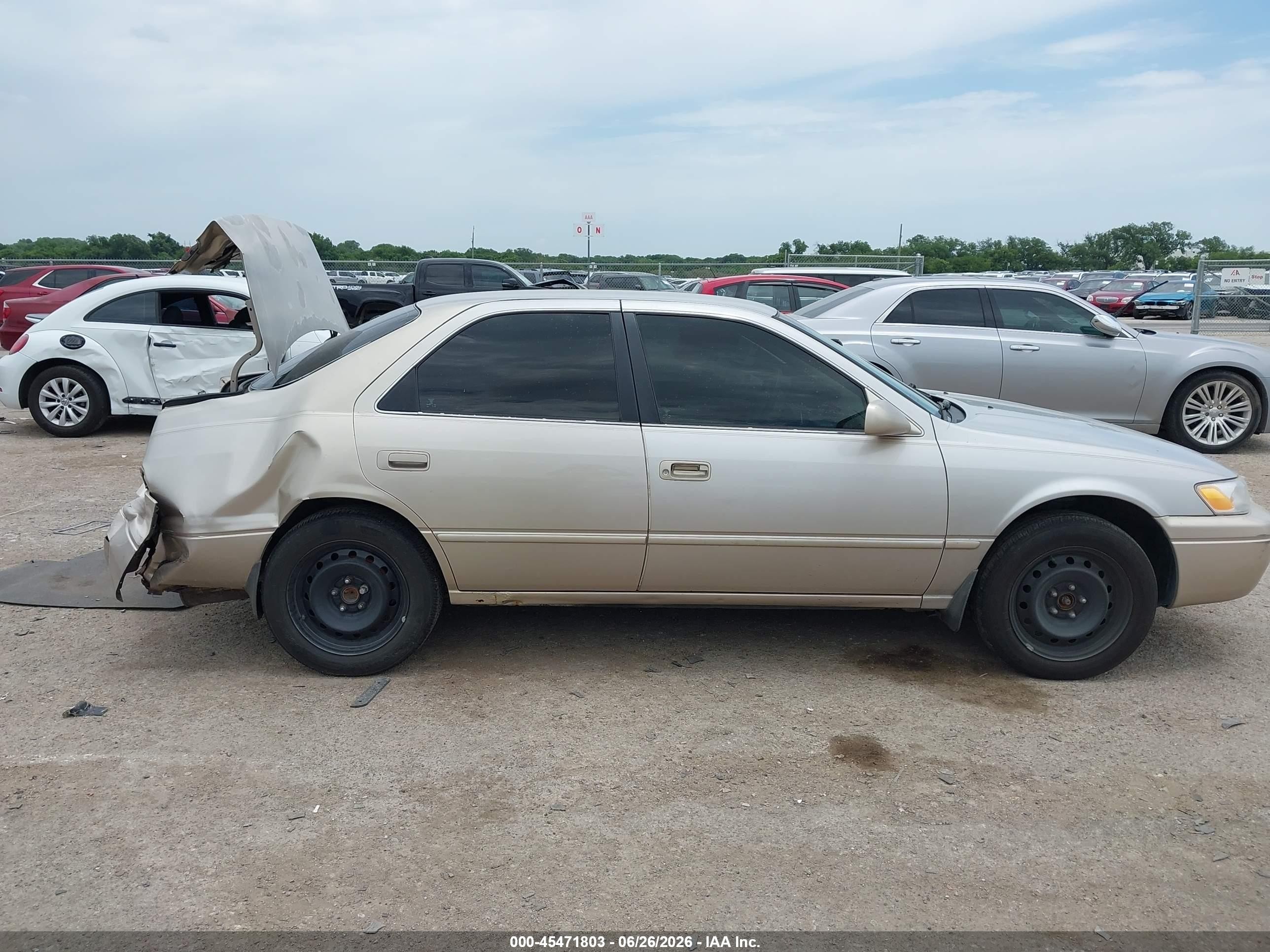 1998 Toyota Camry Le Brown vin: 4T1BG22KXWU262586