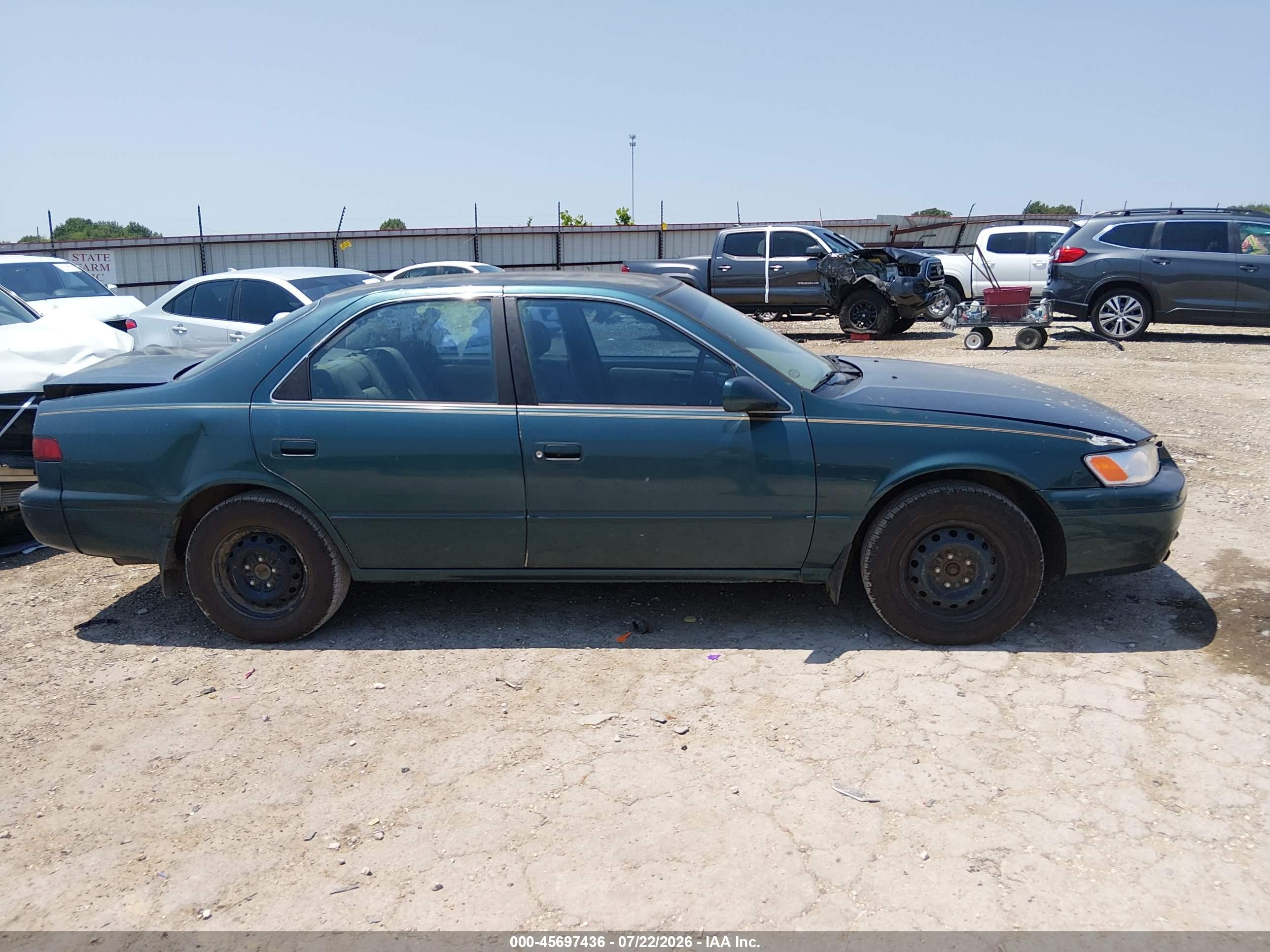 1998 Toyota Camry Le Green vin: 4T1BG22KXWU295846
