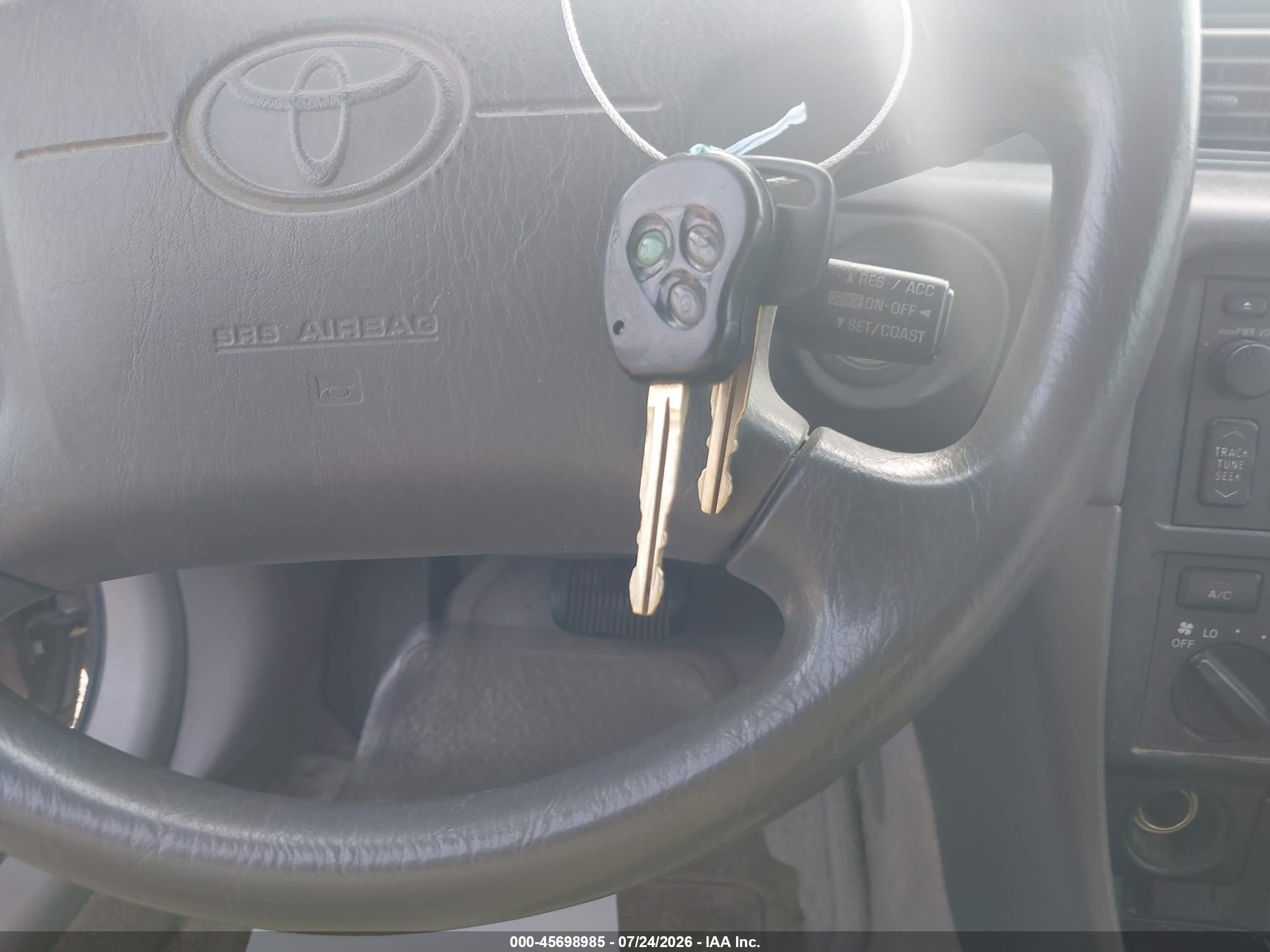 1999 Toyota Camry Le Champagne vin: 4T1BG22KXXU495997