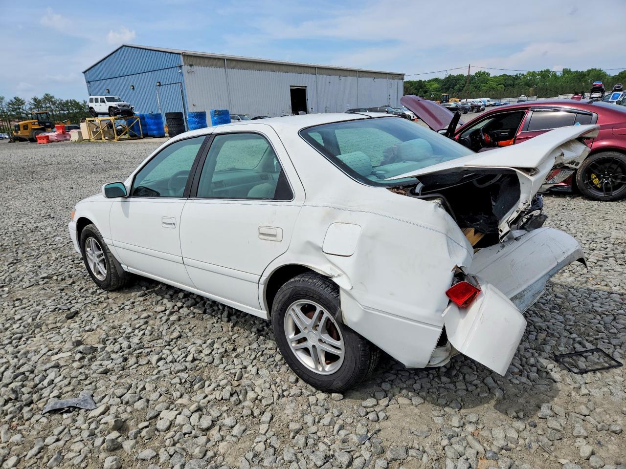 2000 Toyota Camry Le Белый vin: 4T1BG22KXYU731999