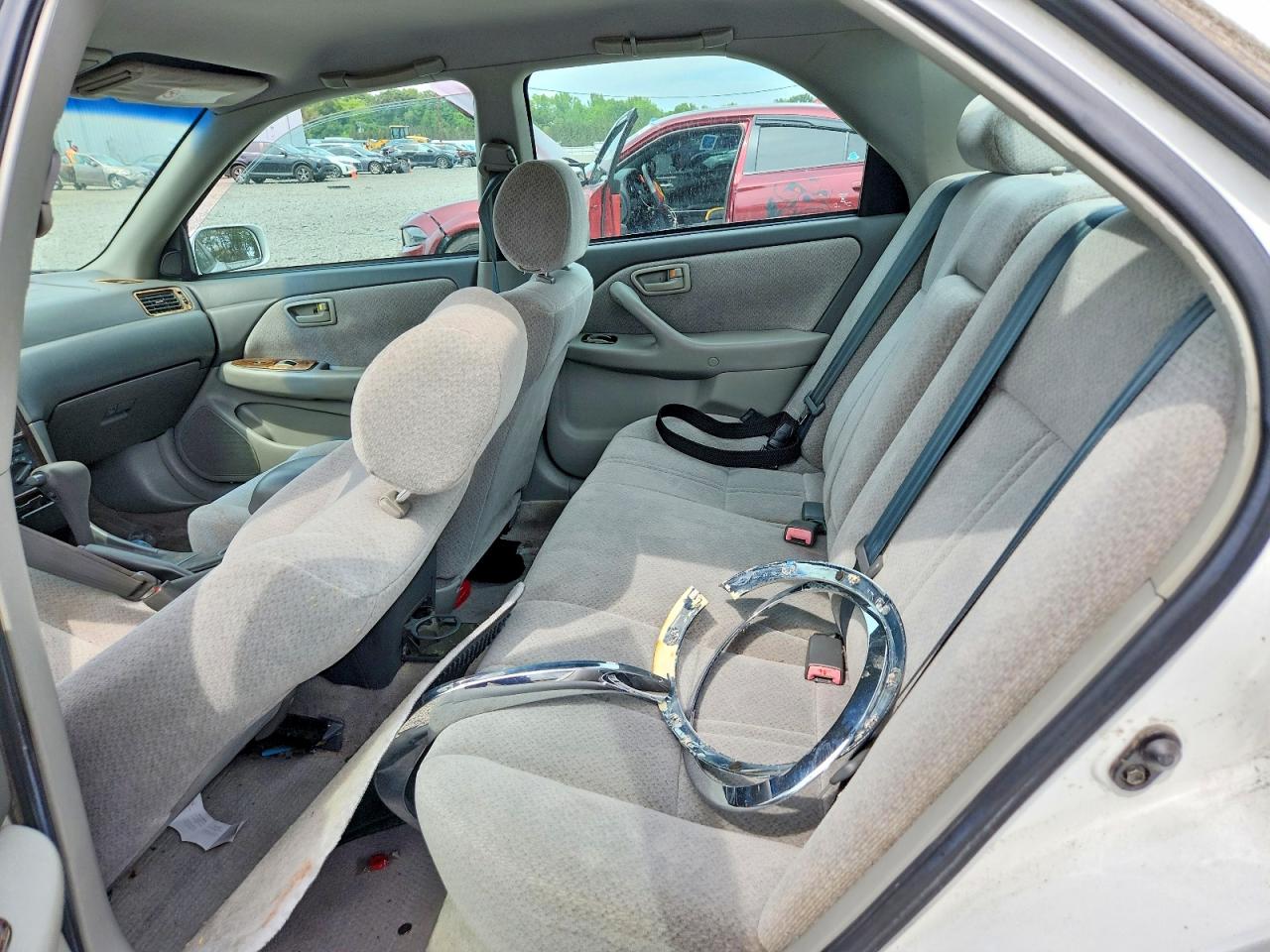 2000 Toyota Camry Le Белый vin: 4T1BG22KXYU731999