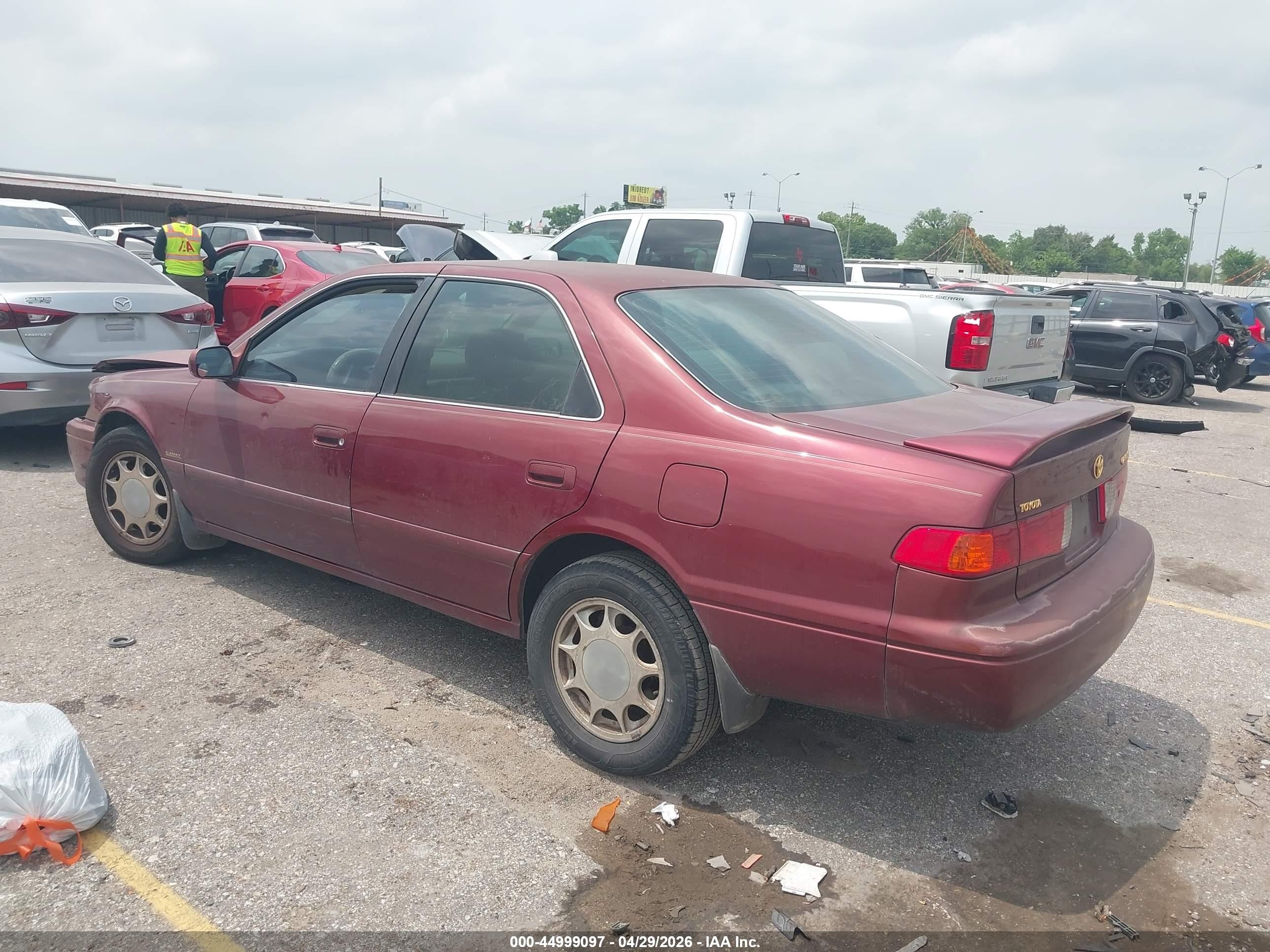 2000 Toyota Camry Le Red vin: 4T1BG22KXYU949425