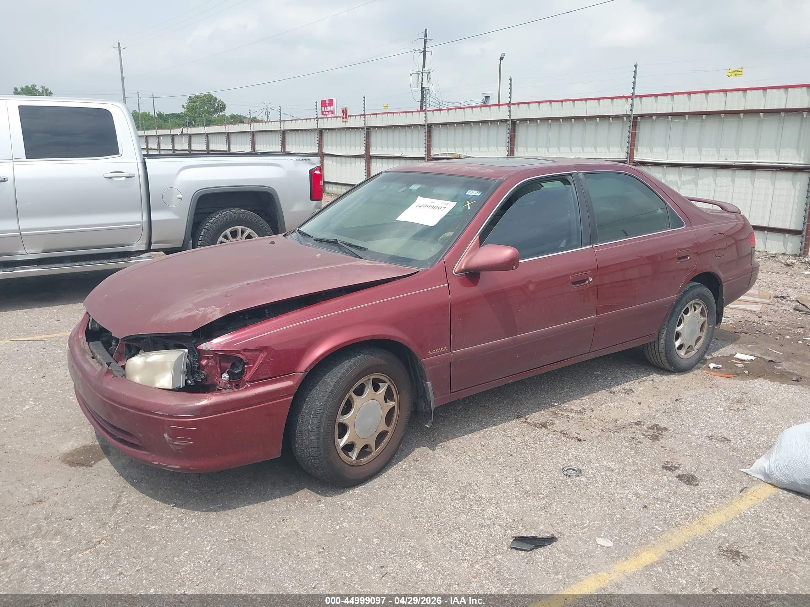 2000 Toyota Camry Le Red vin: 4T1BG22KXYU949425