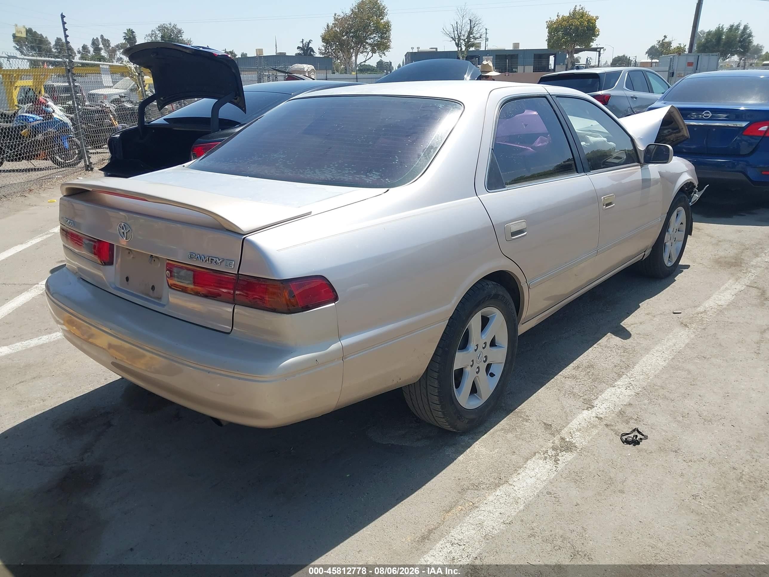 1999 Toyota Camry Le Silver vin: 4T1BG28K2XU871485