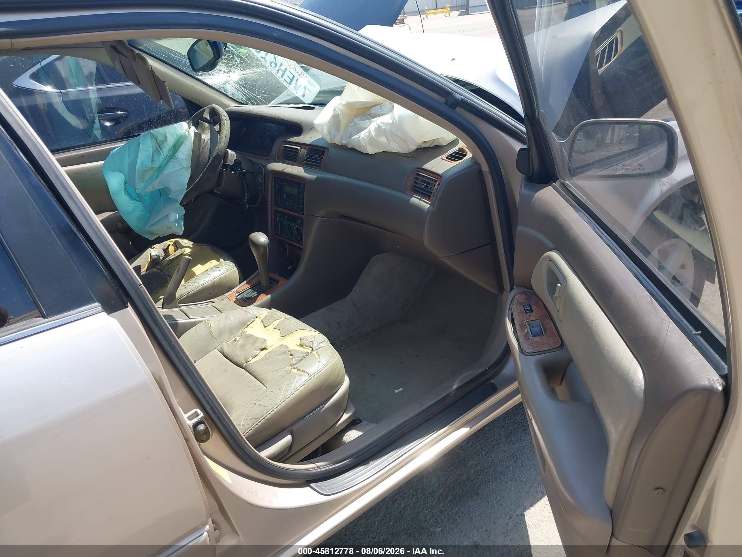 1999 Toyota Camry Le Silver vin: 4T1BG28K2XU871485