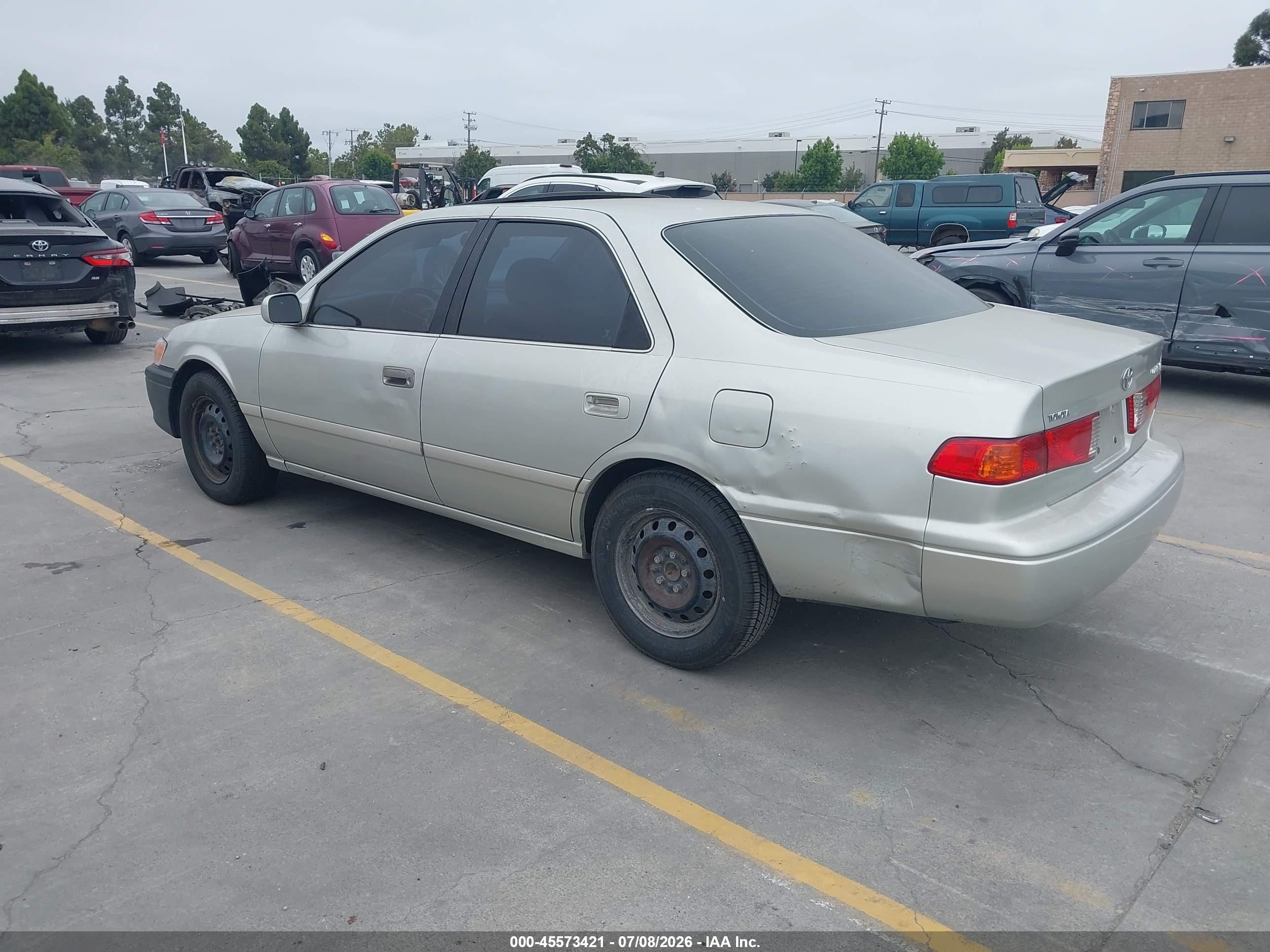 2000 Toyota Camry Le Gray vin: 4T1BG28K2YU696754