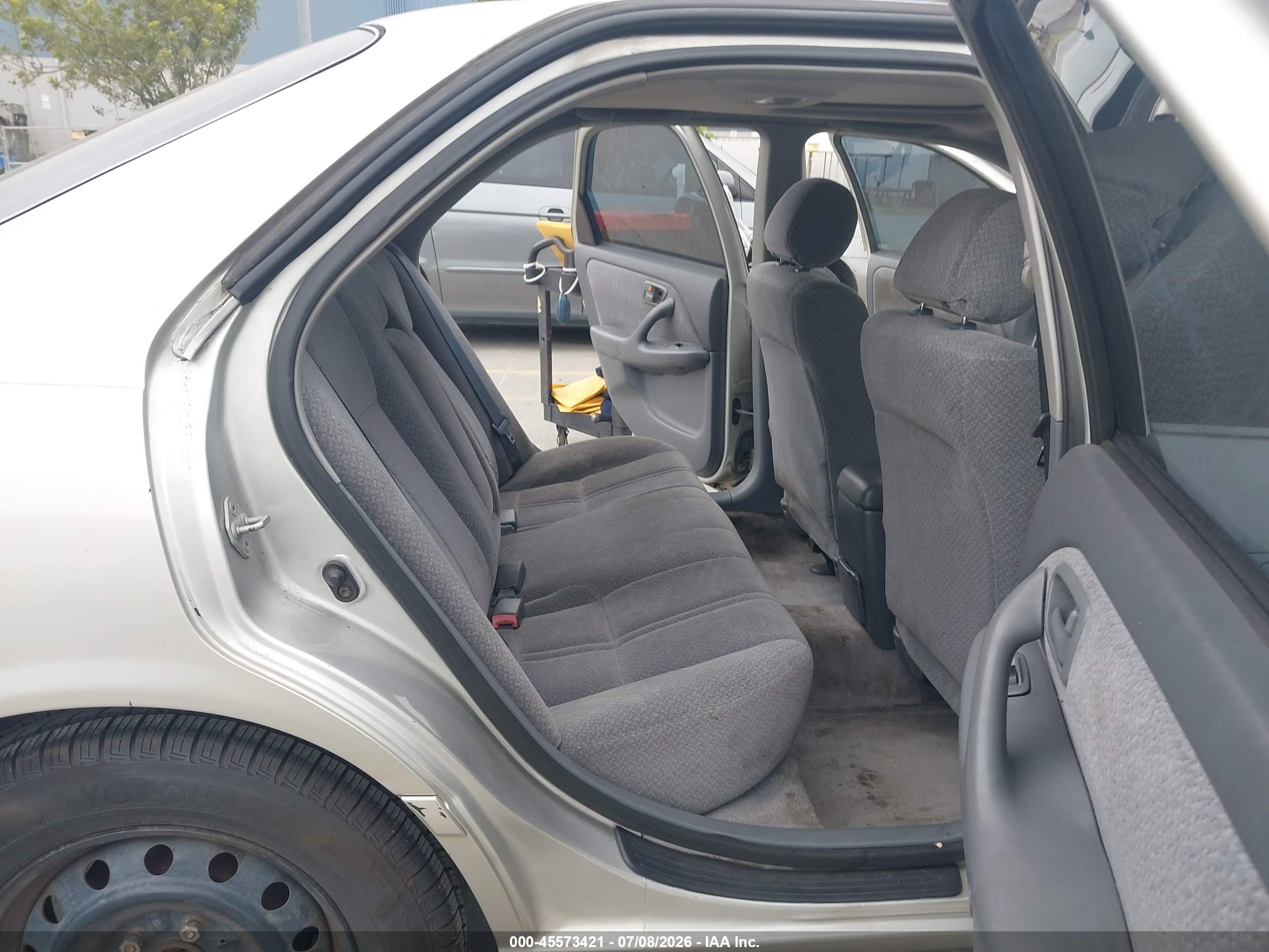 2000 Toyota Camry Le Gray vin: 4T1BG28K2YU696754