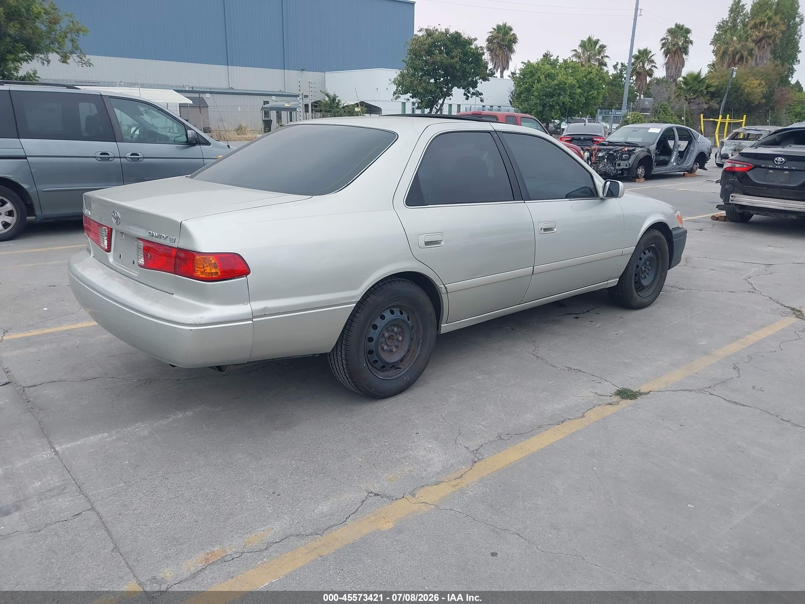 2000 Toyota Camry Le Gray vin: 4T1BG28K2YU696754