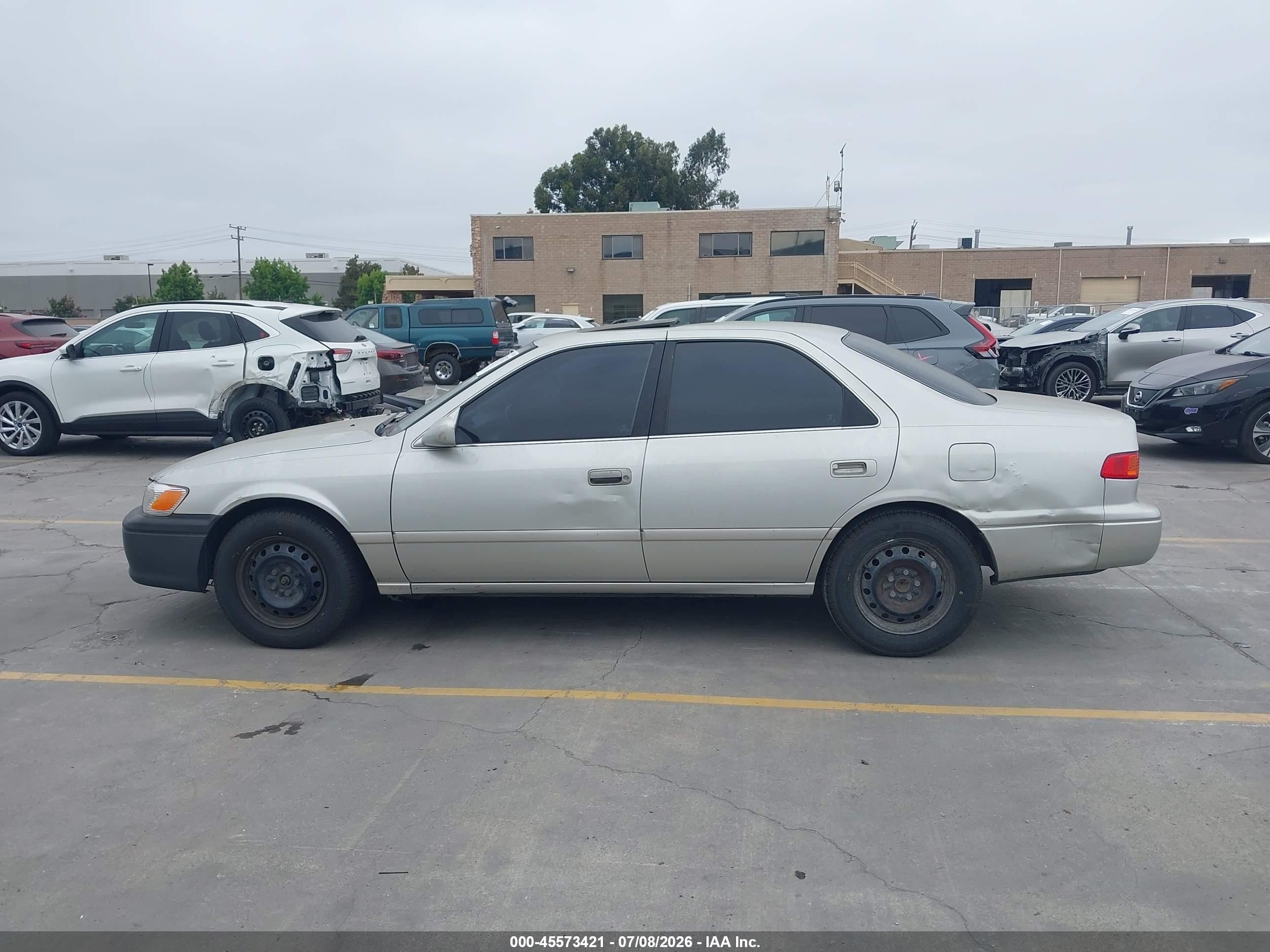 2000 Toyota Camry Le Gray vin: 4T1BG28K2YU696754