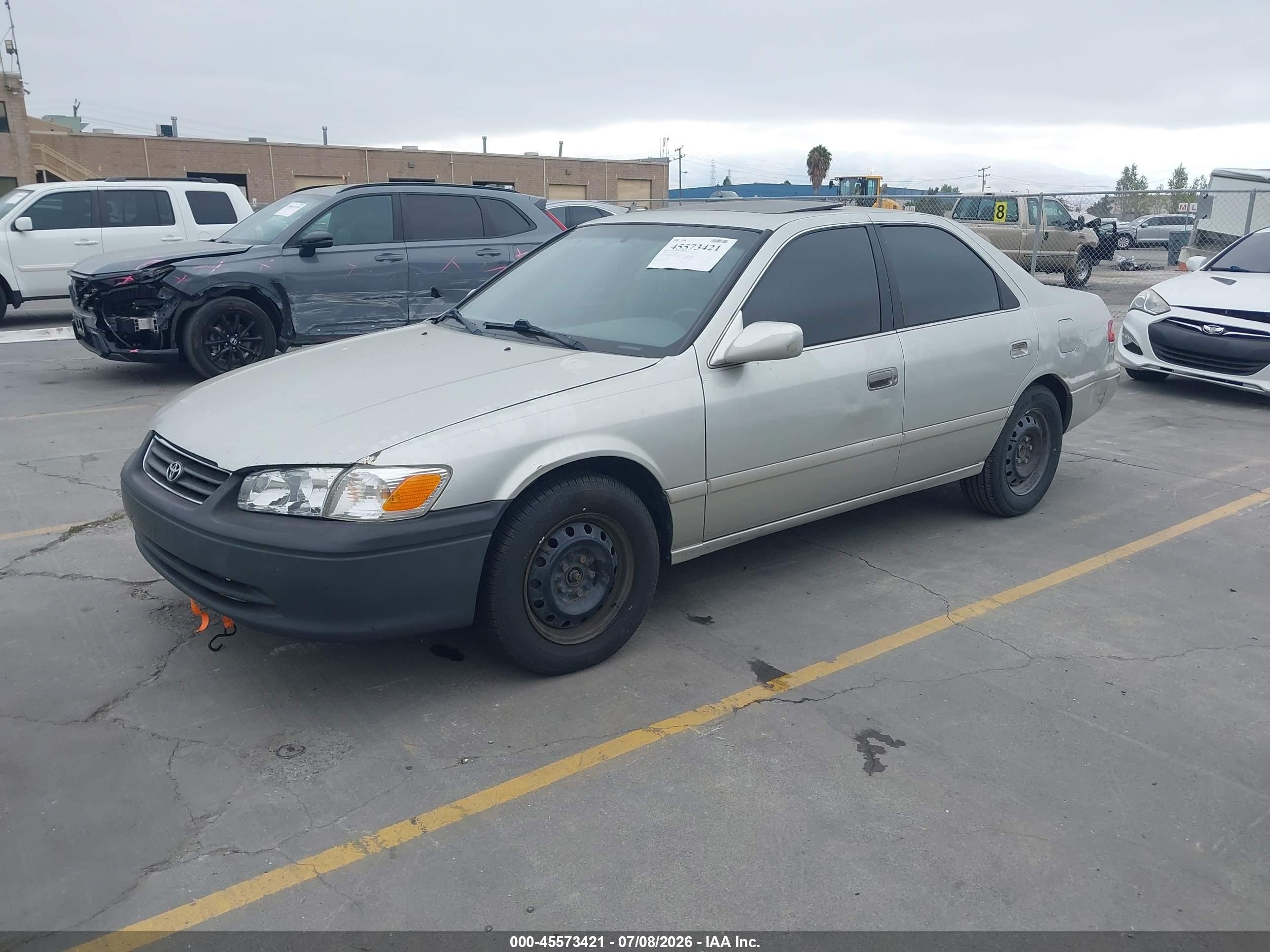 2000 Toyota Camry Le Gray vin: 4T1BG28K2YU696754