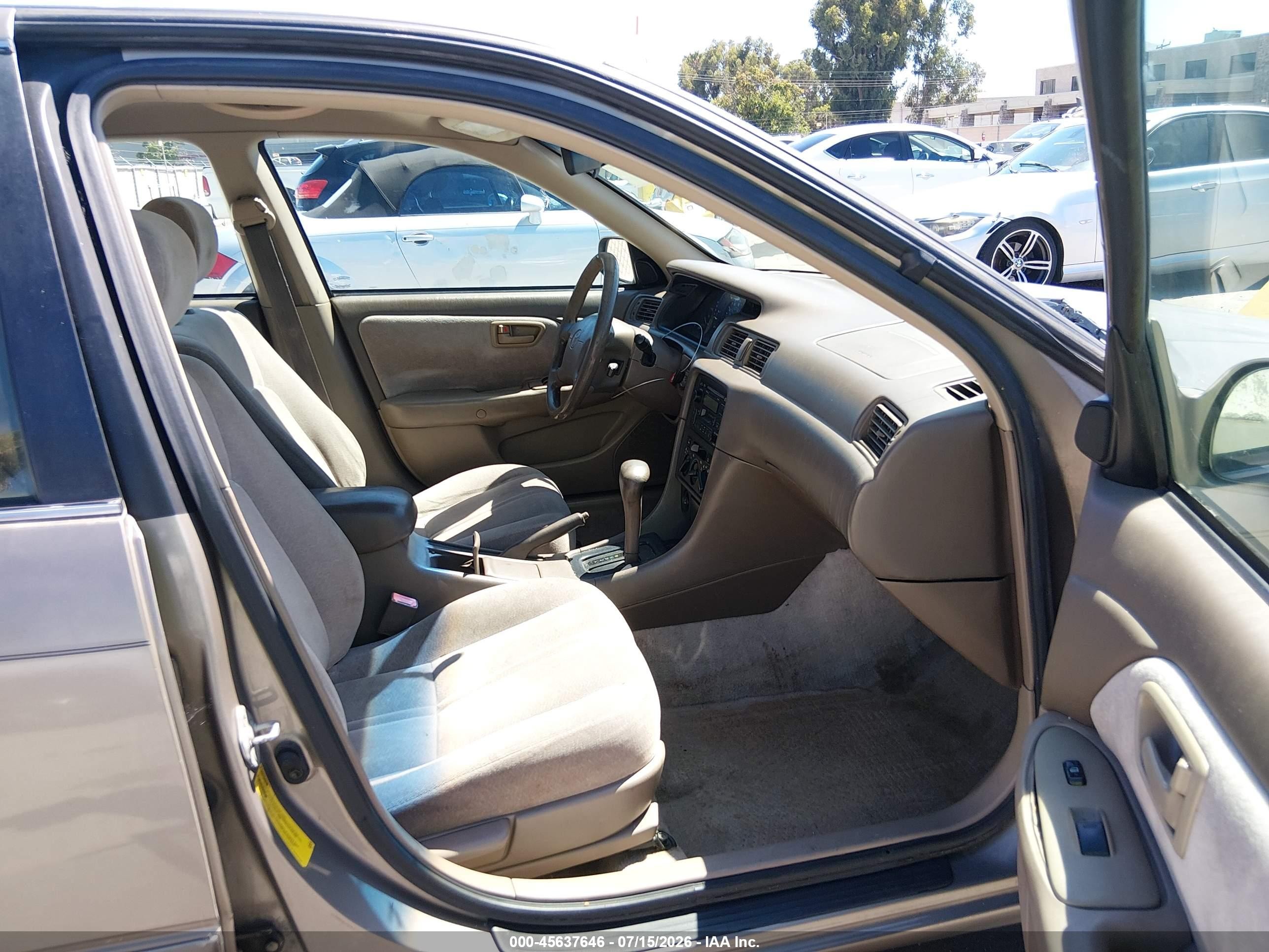 1999 Toyota Camry Le Champagne vin: 4T1BG28K3XU897139