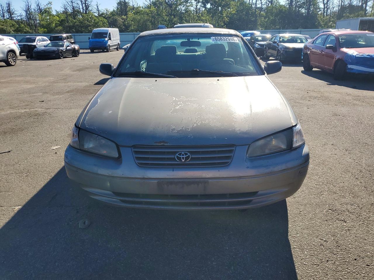 1999 Toyota Camry Le Tan vin: 4T1BG28K4XU565856