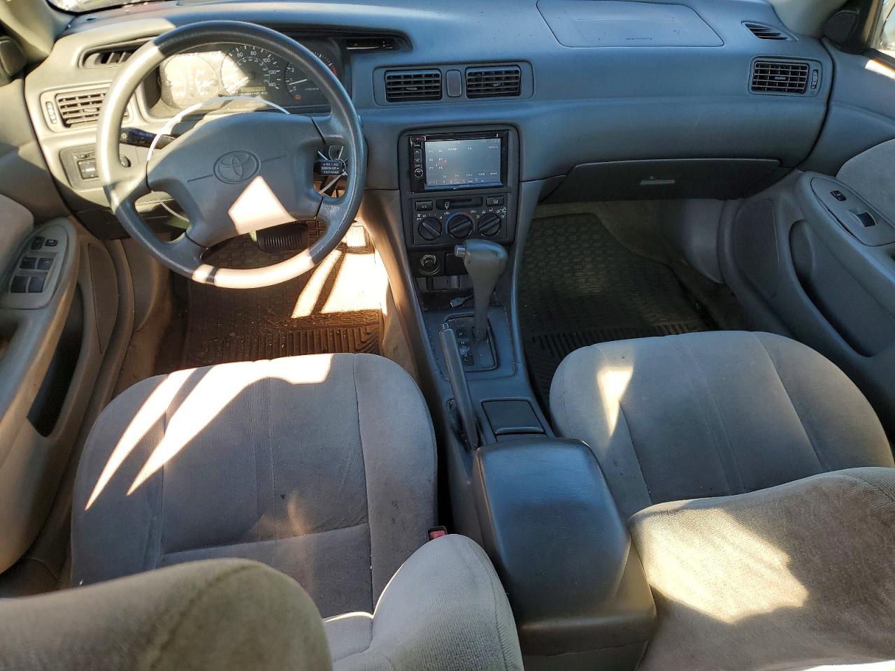 1999 Toyota Camry Le Tan vin: 4T1BG28K4XU565856