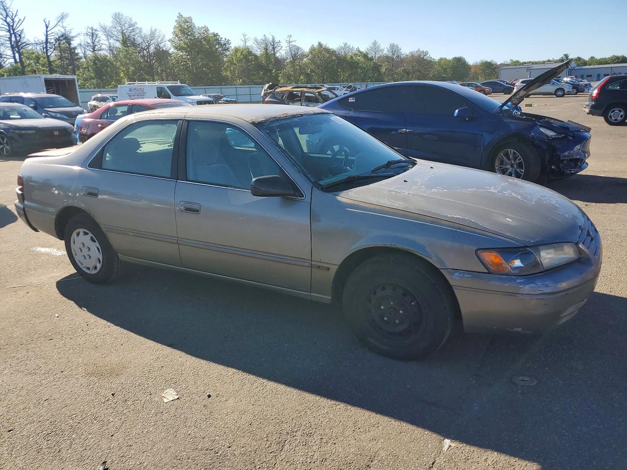 1999 Toyota Camry Le Tan vin: 4T1BG28K4XU565856