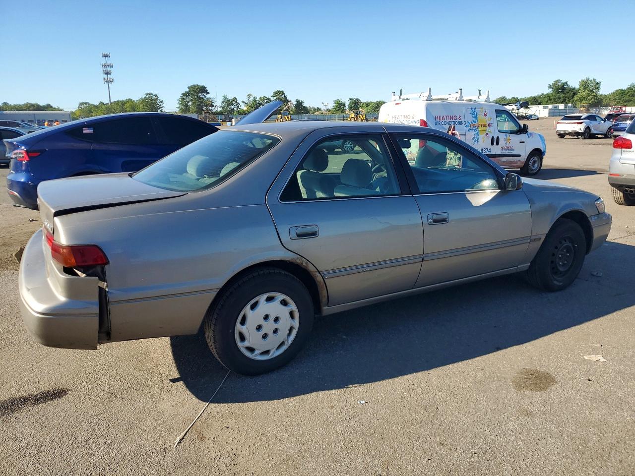1999 Toyota Camry Le Tan vin: 4T1BG28K4XU565856