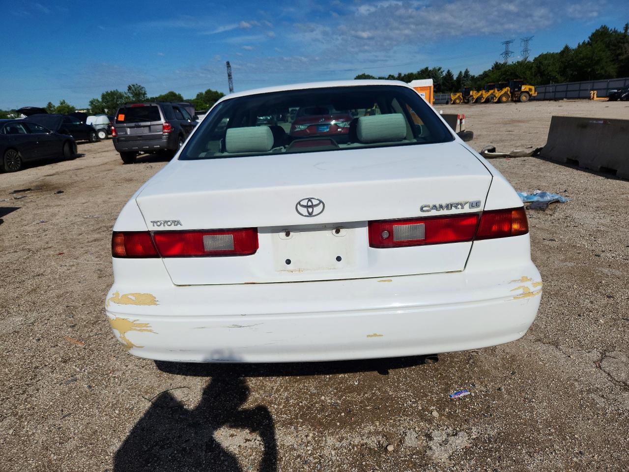 1999 Toyota Camry Le White vin: 4T1BG28K7XU889481