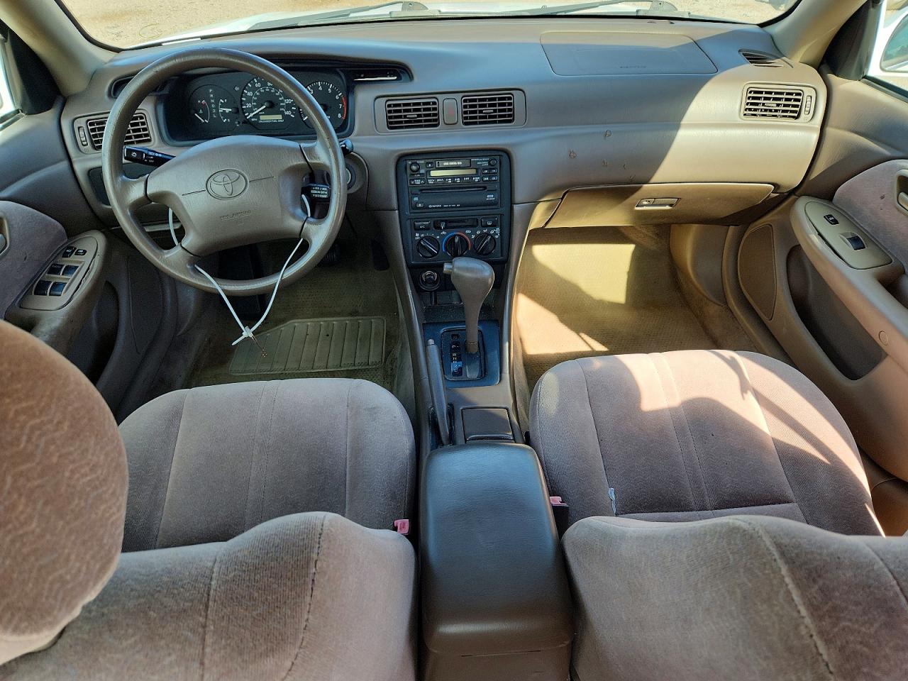 1999 Toyota Camry Le White vin: 4T1BG28K7XU889481
