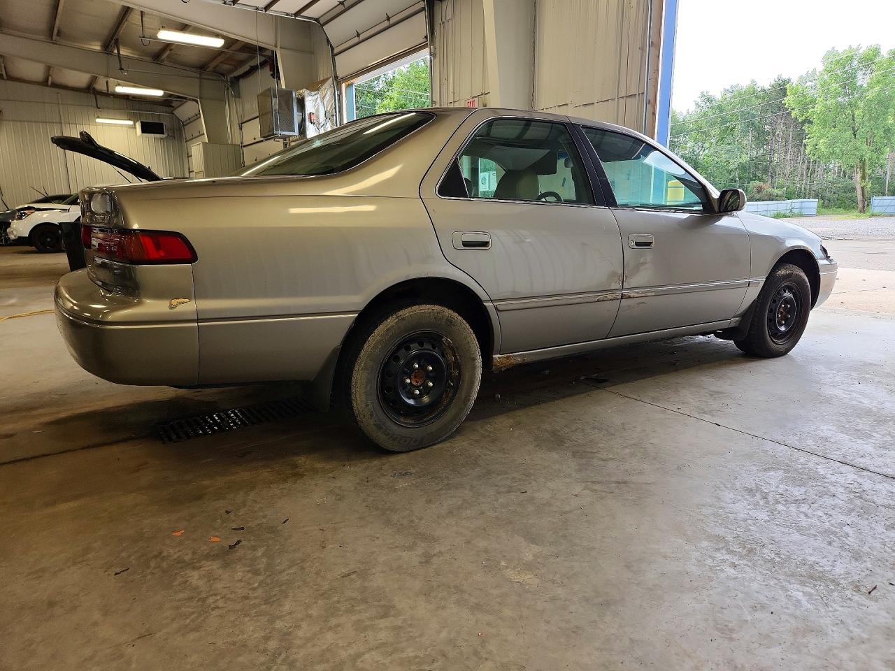 1998 Toyota Camry Xle Silver vin: 4T1BG28K8WU346817