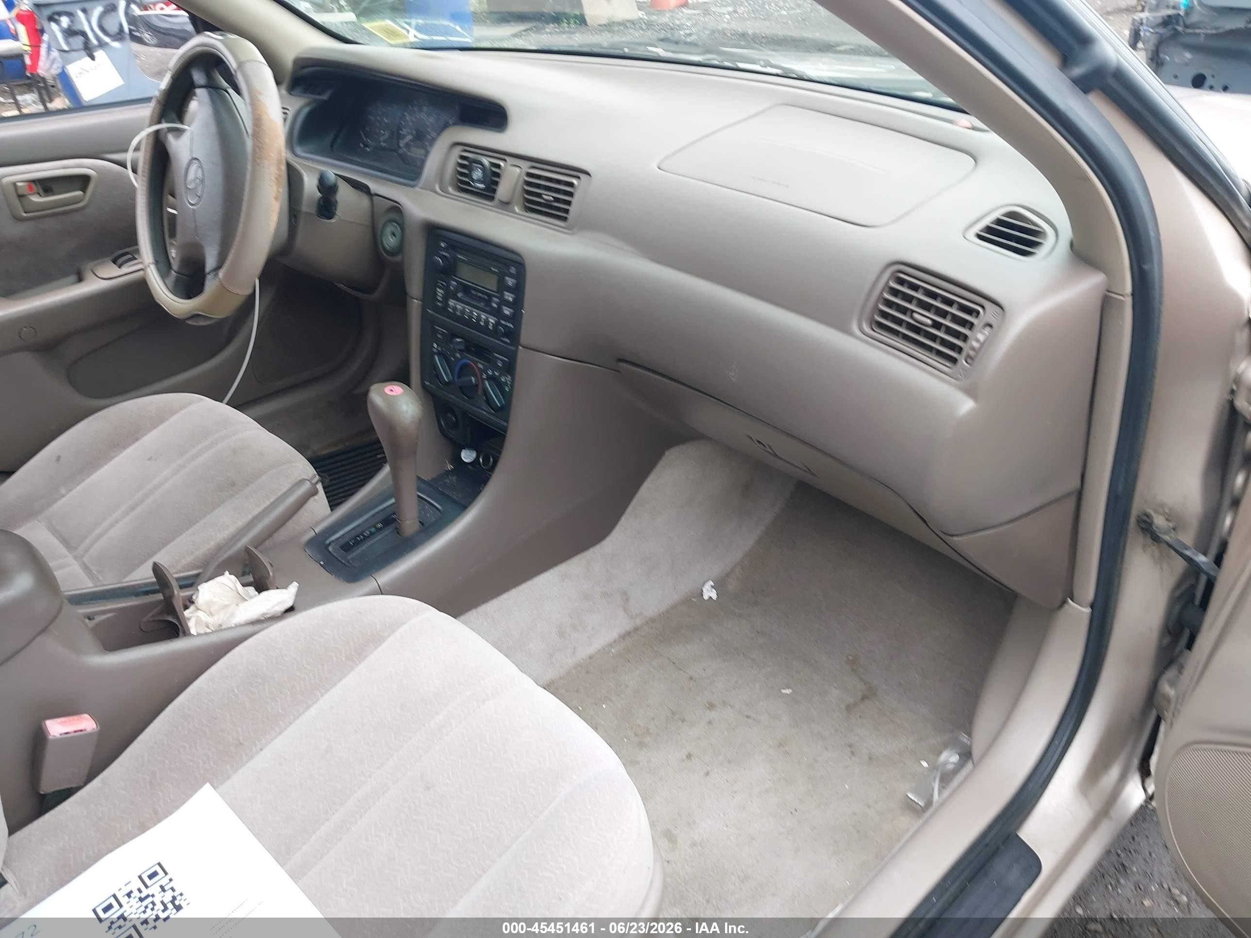 1999 Toyota Camry Le Beige vin: 4T1BG28K8XU910421
