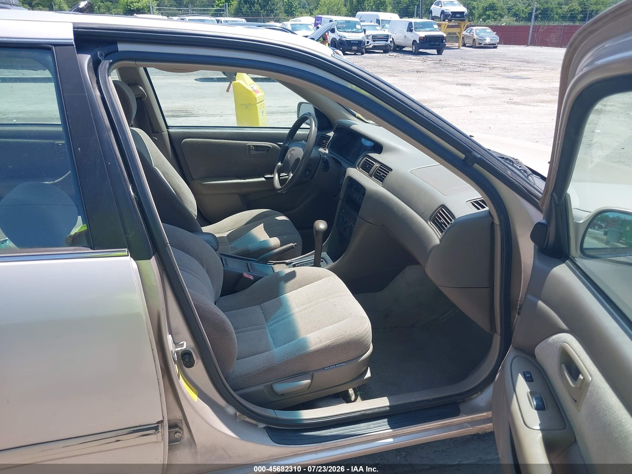 2001 Toyota Camry Le Tan vin: 4T1BG28K91U086761