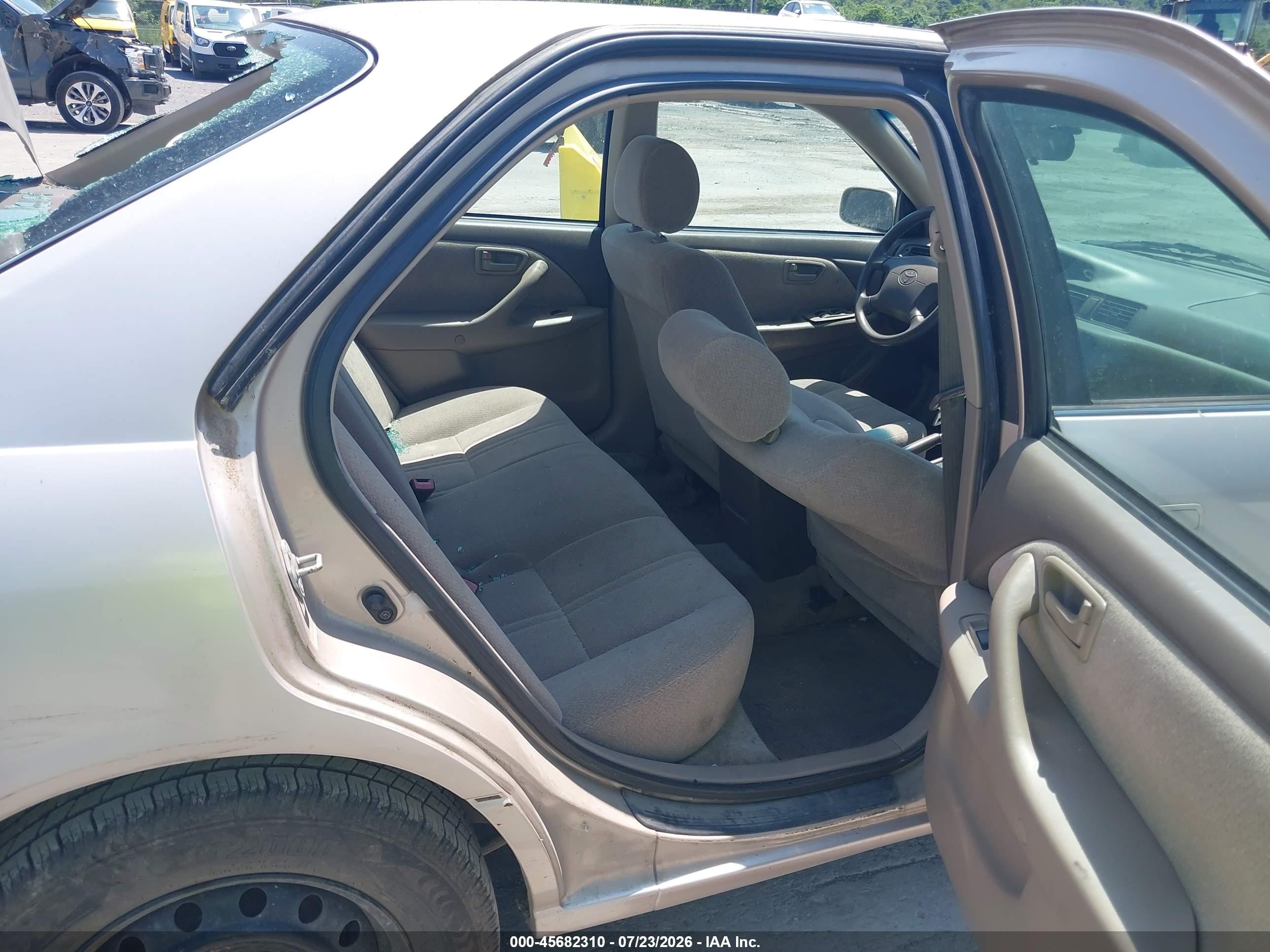 2001 Toyota Camry Le Tan vin: 4T1BG28K91U086761