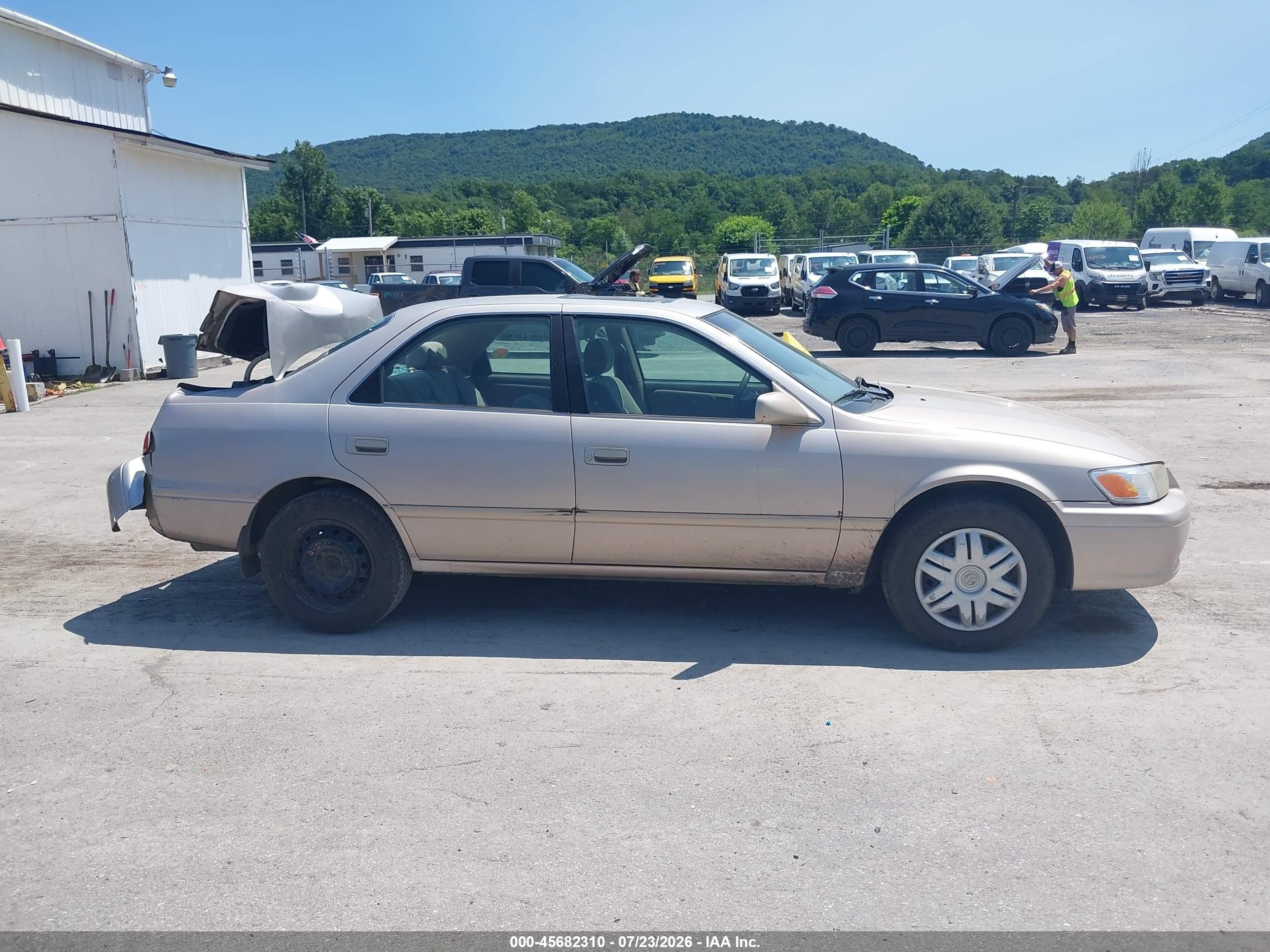 2001 Toyota Camry Le Tan vin: 4T1BG28K91U086761