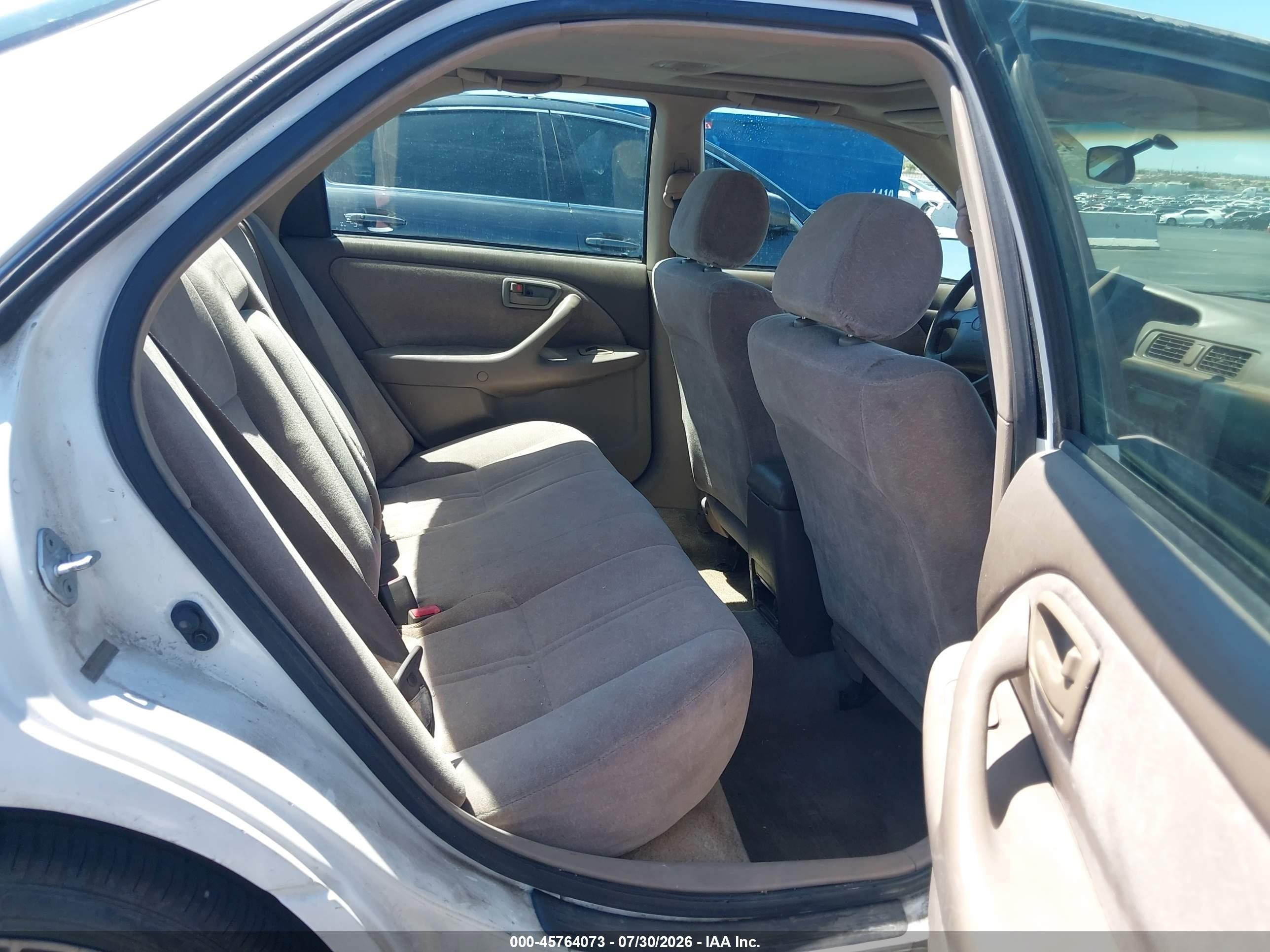 1999 Toyota Camry Le White vin: 4T1BG28K9XU498753