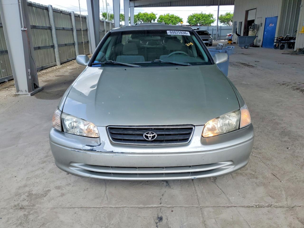 2000 Toyota Camry Le Beige vin: 4T1BG28K9YU003646