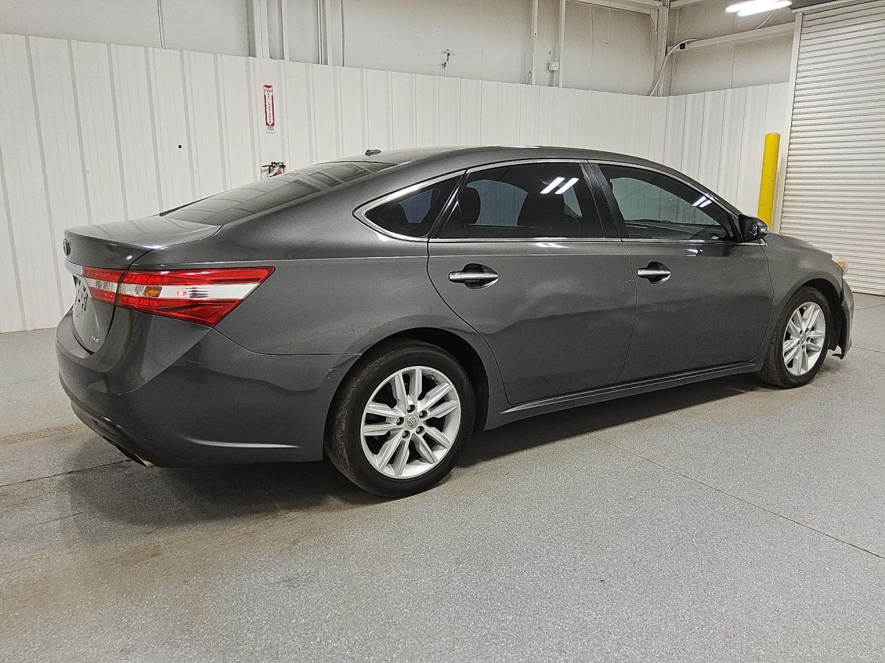 2015 Toyota Avalon Xle Premium Brown vin: 4T1BK1EB0FU154529 Damage: Right Front Tire, Worn, Replacement Required