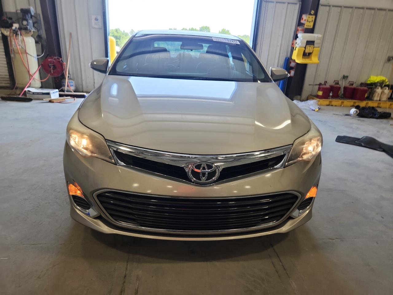 2015 Toyota Avalon Xle Tan vin: 4T1BK1EB1FU190505 Damage: Front Bumper/Cover, Scraped, 1/2 To 1 Inch