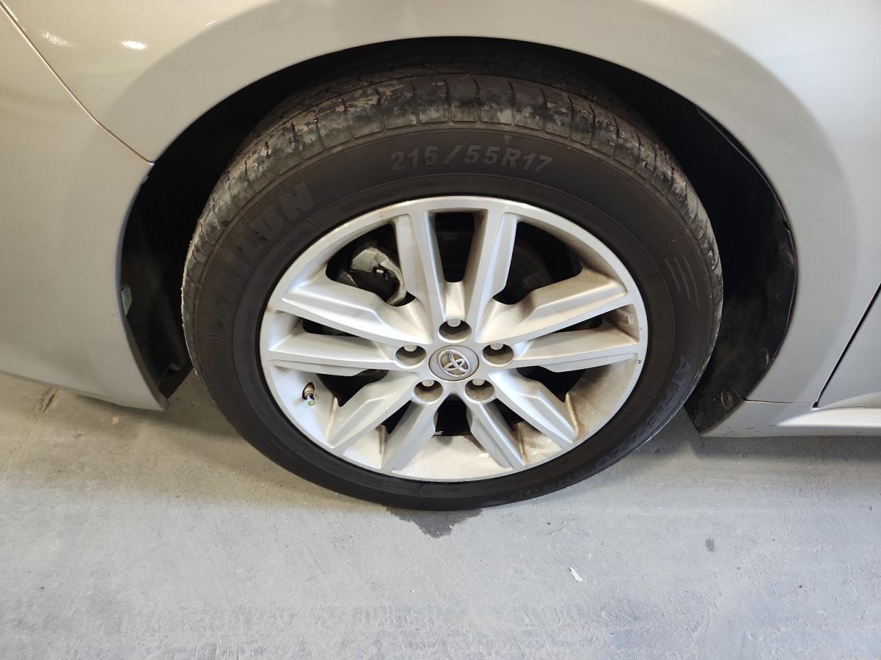 2015 Toyota Avalon Xle Tan vin: 4T1BK1EB1FU190505 Damage: Left Front Wheel, Curb Rash, 1/8 To 1/2 Inch
