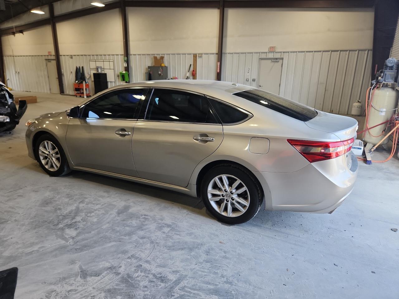 2015 Toyota Avalon Xle Tan vin: 4T1BK1EB1FU190505 Damage: Rear Bumper/Cover, Scraped, 1 To 2 Inches