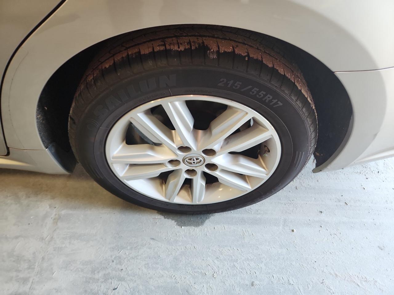 2015 Toyota Avalon Xle Tan vin: 4T1BK1EB1FU190505 Damage: Left Rear Wheel, Curb Rash, 1/2 To 1 Inch