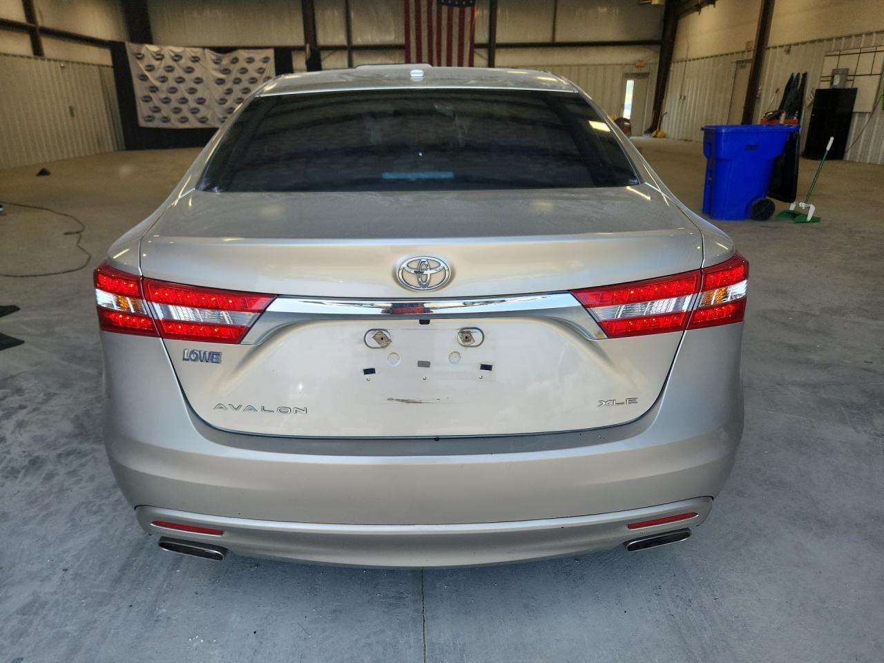 2015 Toyota Avalon Xle Tan vin: 4T1BK1EB1FU190505 Damage: Deck Lid, Heavy Scratch, 6 To 7 Inches