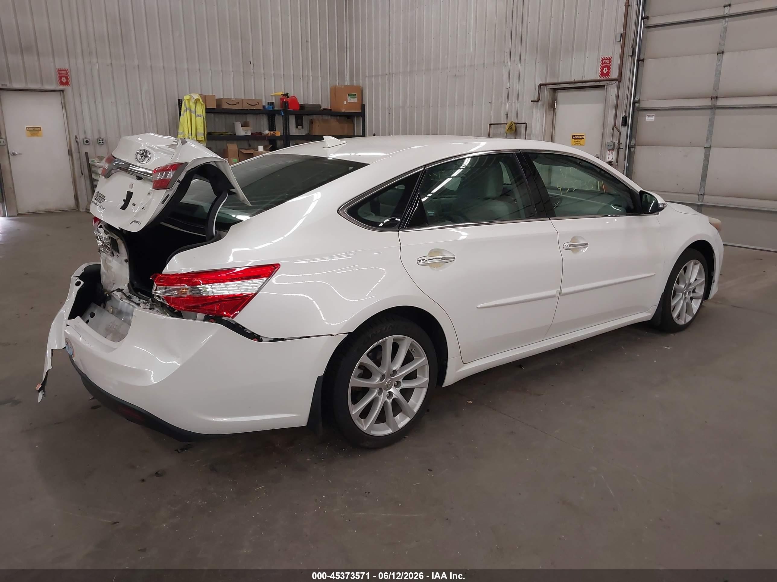 2014 Toyota Avalon Limited White vin: 4T1BK1EB2EU123605