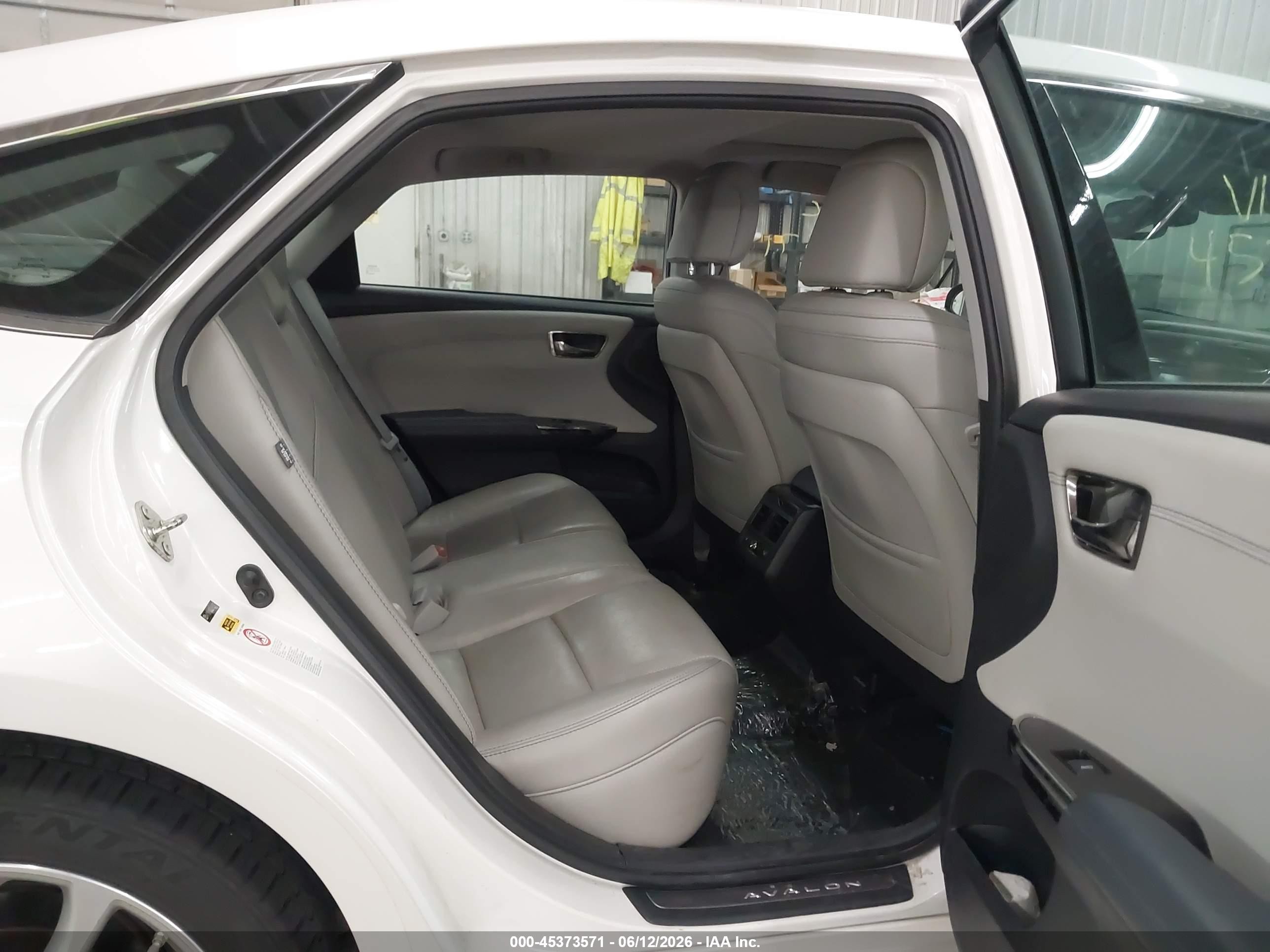 2014 Toyota Avalon Limited White vin: 4T1BK1EB2EU123605