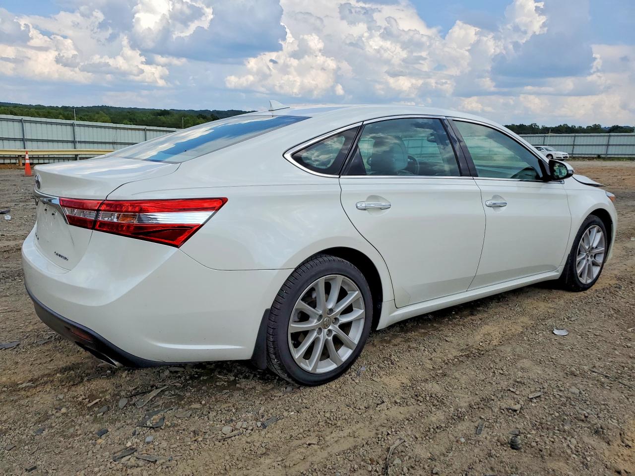2013 Toyota Avalon Limited White vin: 4T1BK1EB3DU067852