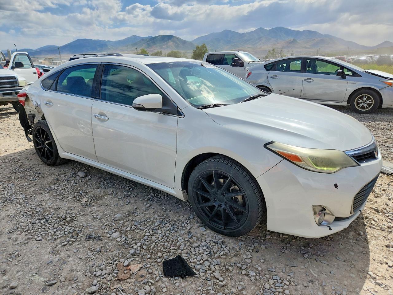 2013 Toyota Avalon Limited White vin: 4T1BK1EB4DU070937