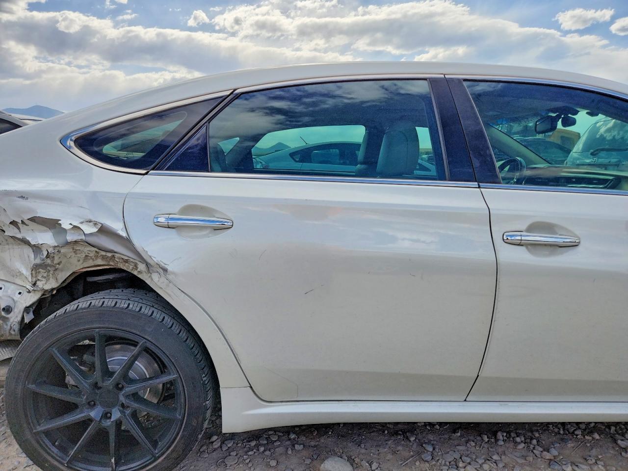 2013 Toyota Avalon Limited White vin: 4T1BK1EB4DU070937