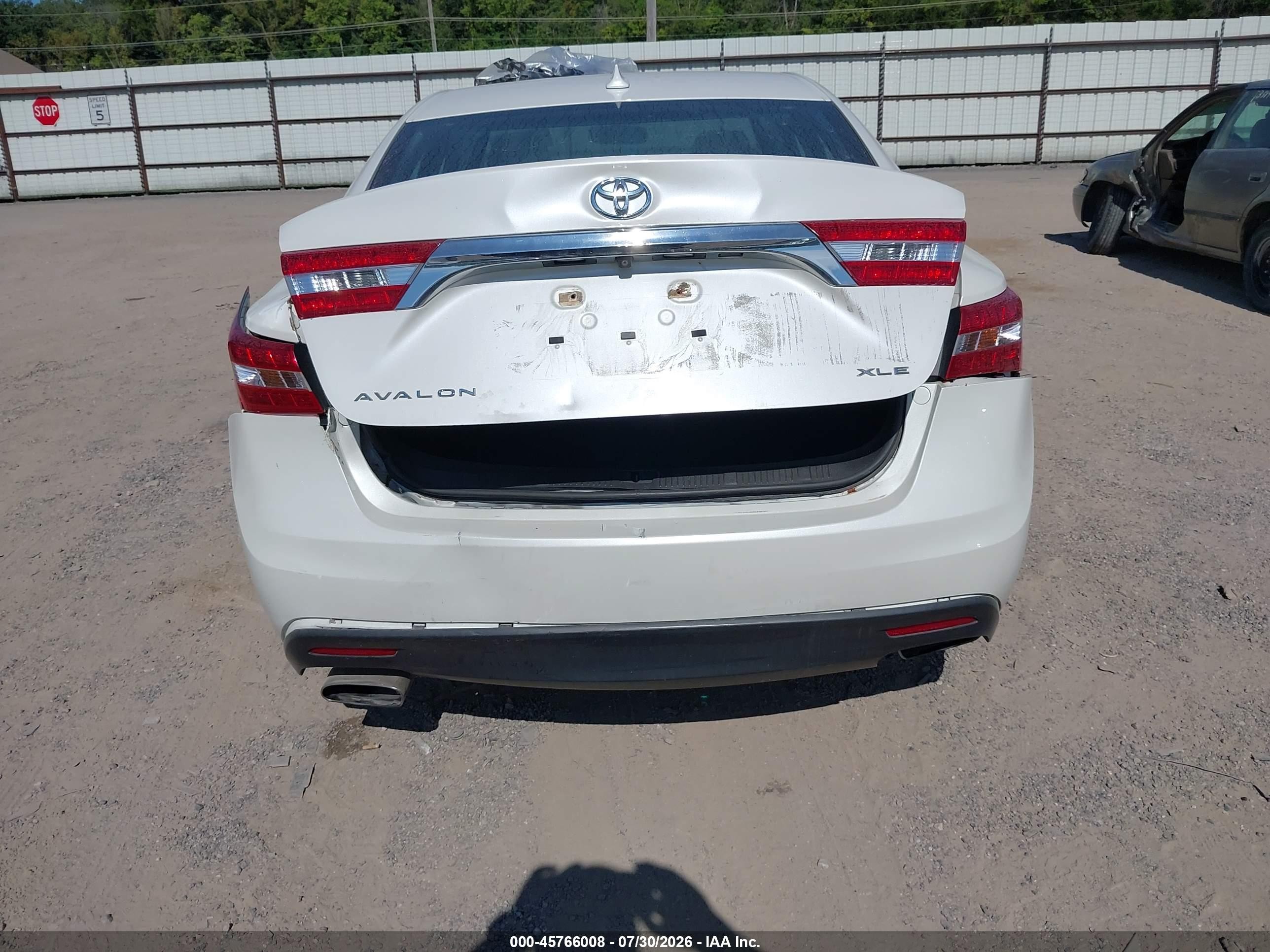 2014 Toyota Avalon Limited White vin: 4T1BK1EB7EU105276