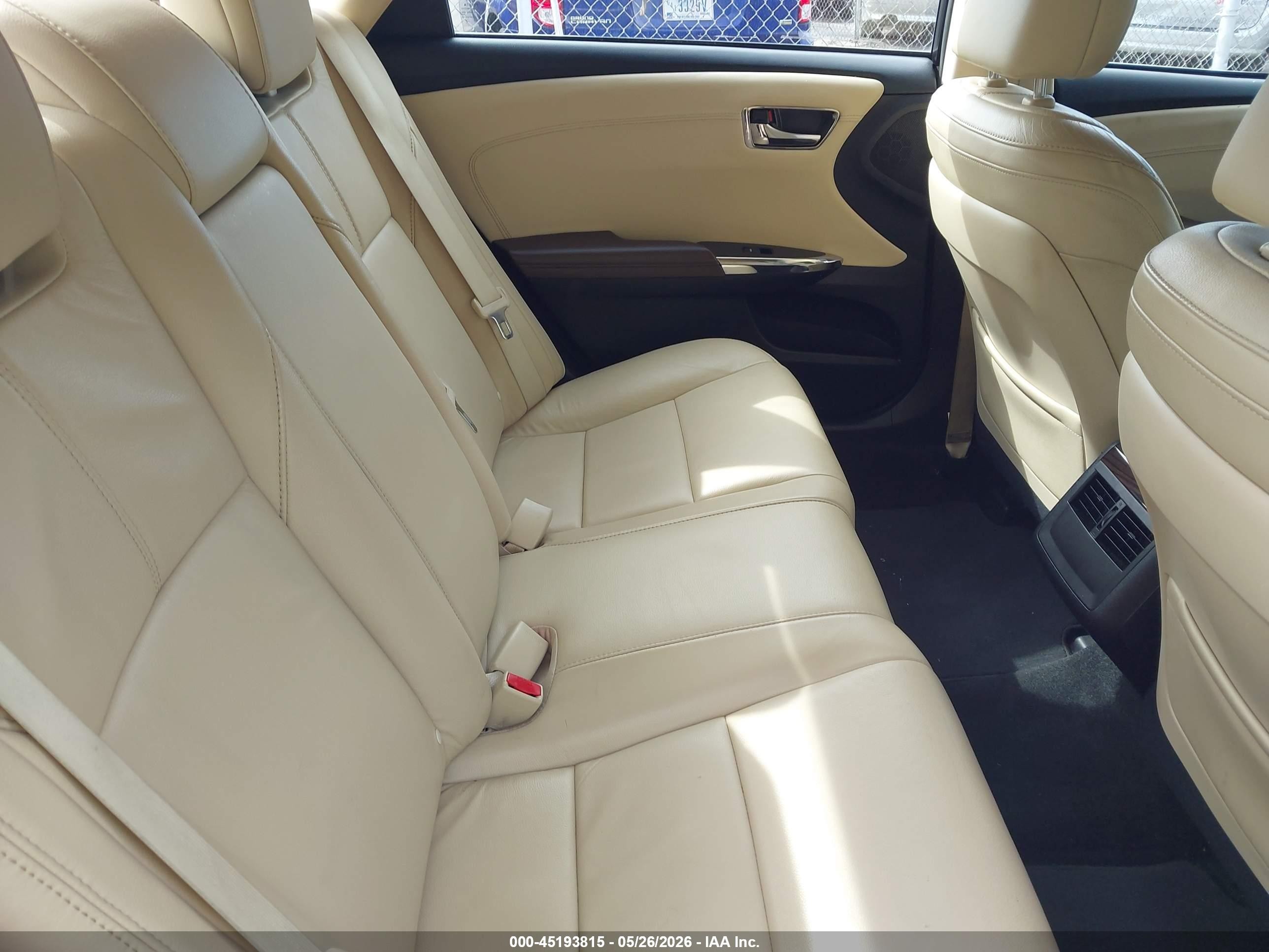 2015 Toyota Avalon Xle/premium/touring/ltd White vin: 4T1BK1EB7FU169173