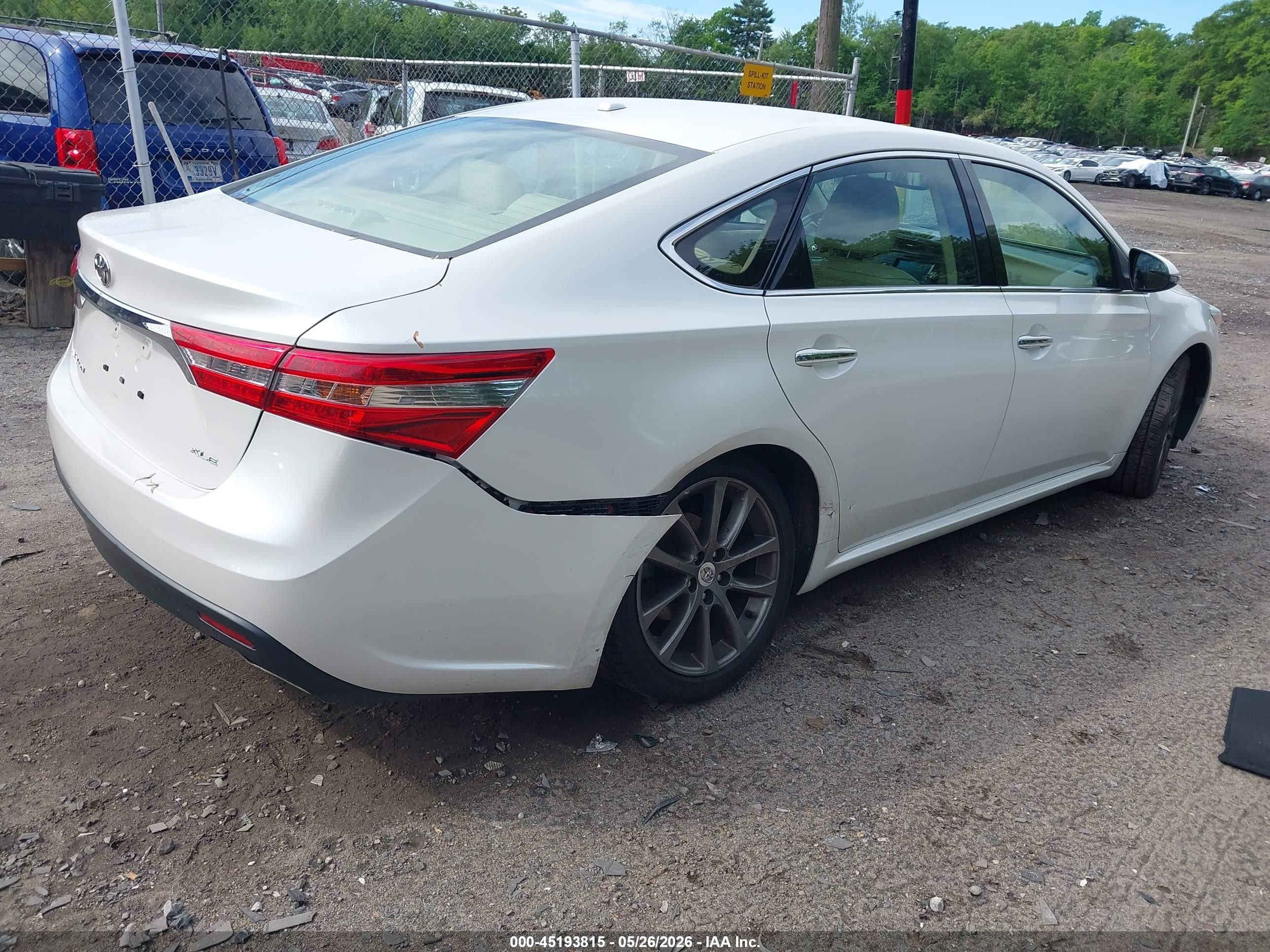 2015 Toyota Avalon Xle/premium/touring/ltd White vin: 4T1BK1EB7FU169173
