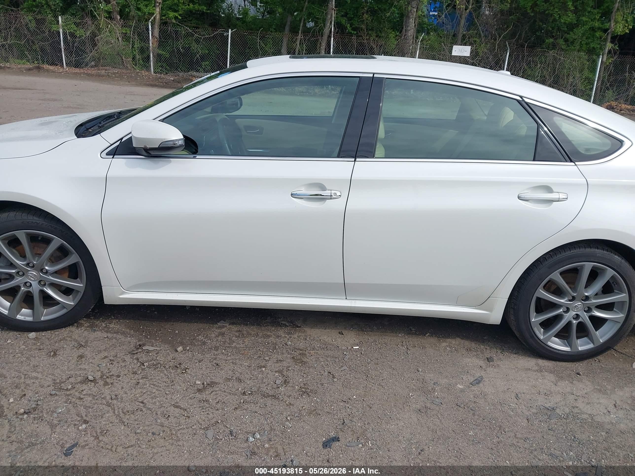 2015 Toyota Avalon Xle/premium/touring/ltd White vin: 4T1BK1EB7FU169173