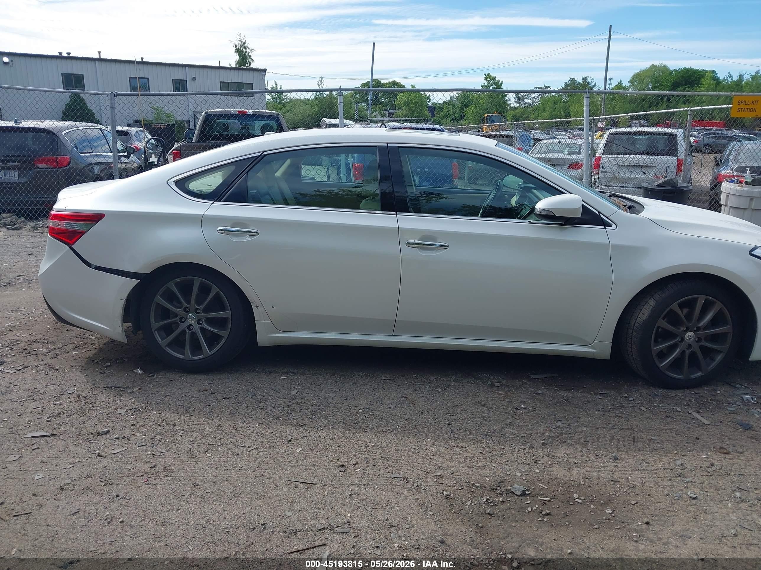 2015 Toyota Avalon Xle/premium/touring/ltd White vin: 4T1BK1EB7FU169173
