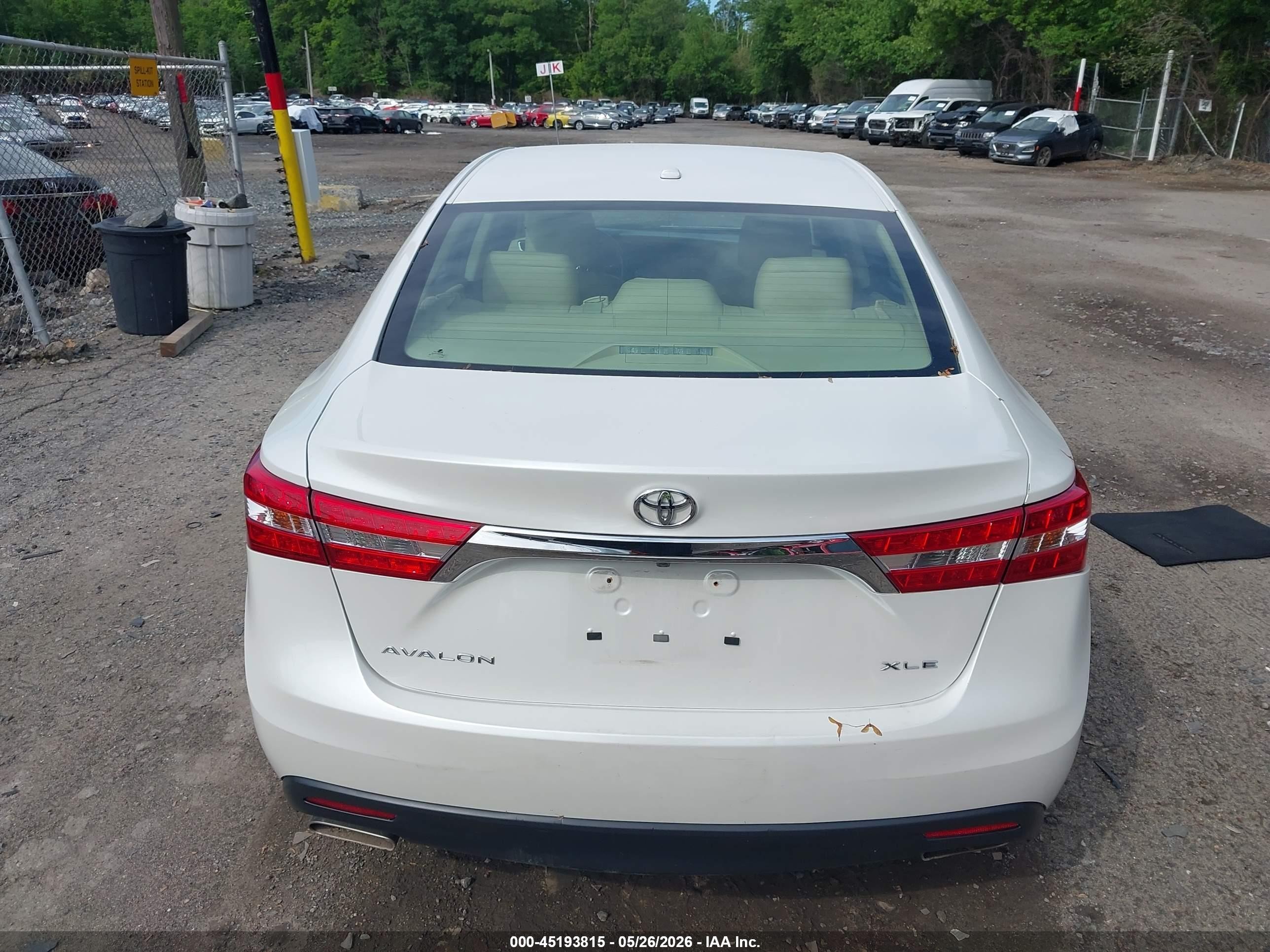 2015 Toyota Avalon Xle/premium/touring/ltd White vin: 4T1BK1EB7FU169173